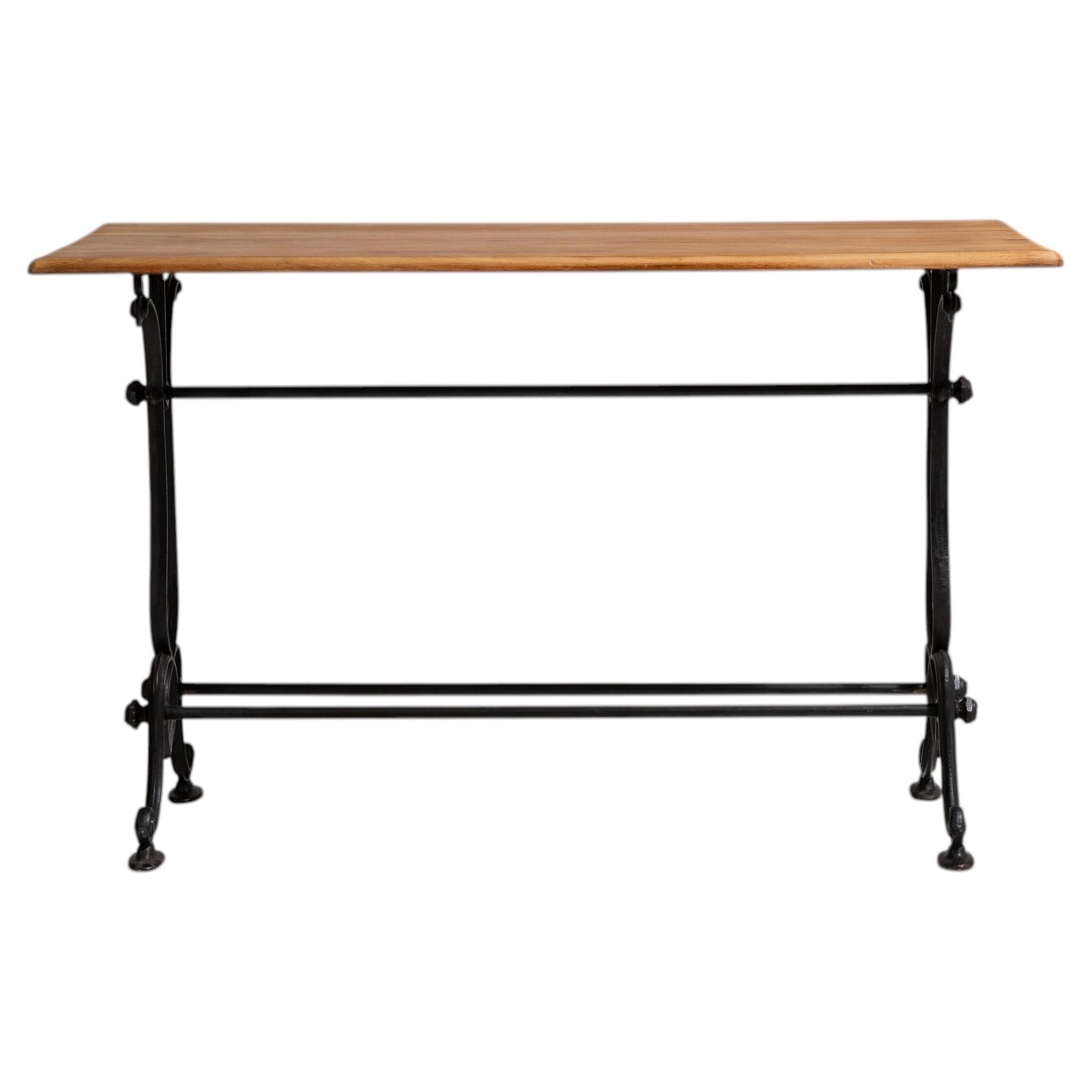 Mesa de bistró de hierro fundido