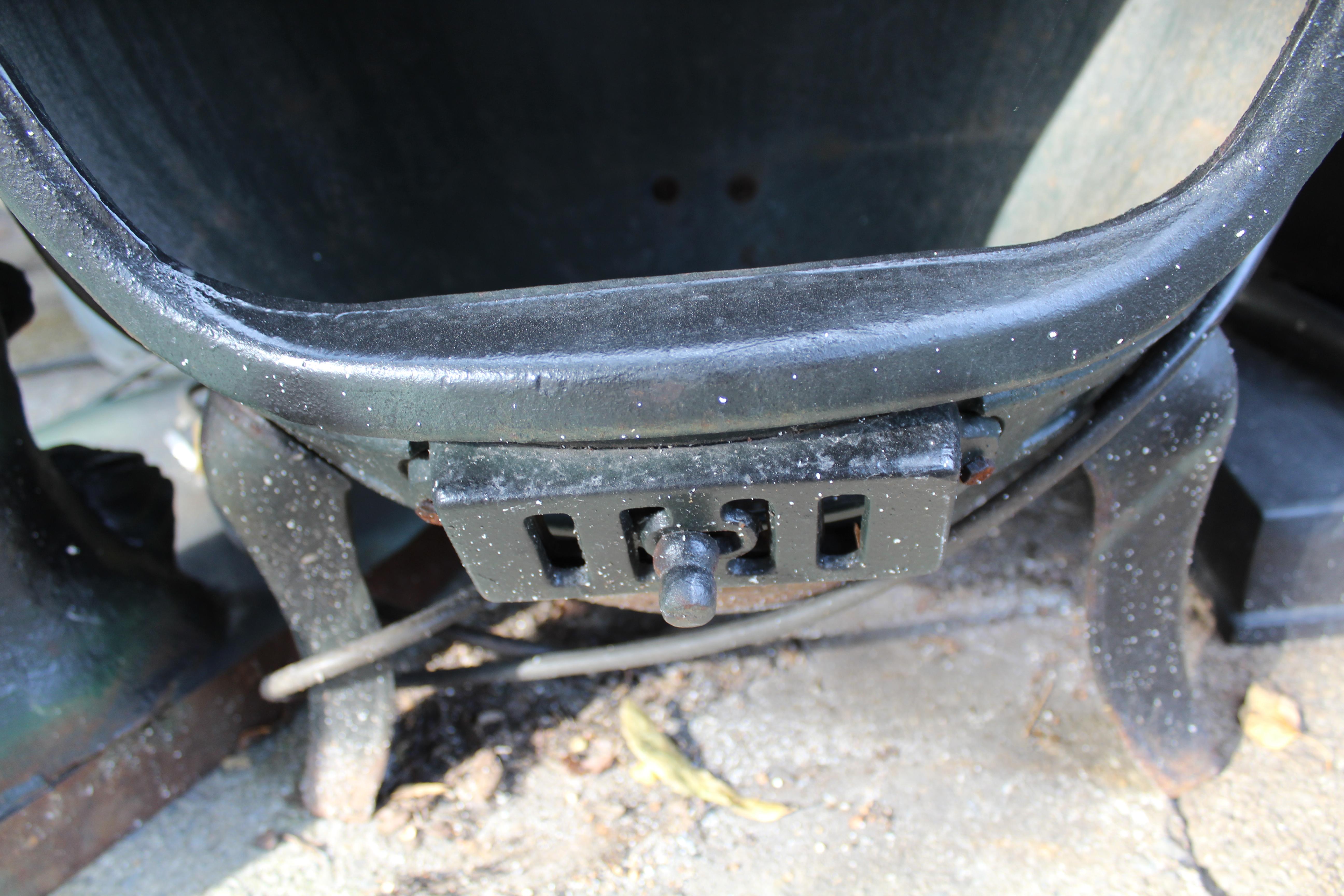 Cast Iron Chiminea / Stove In Good Condition For Sale In Brooklyn, NY