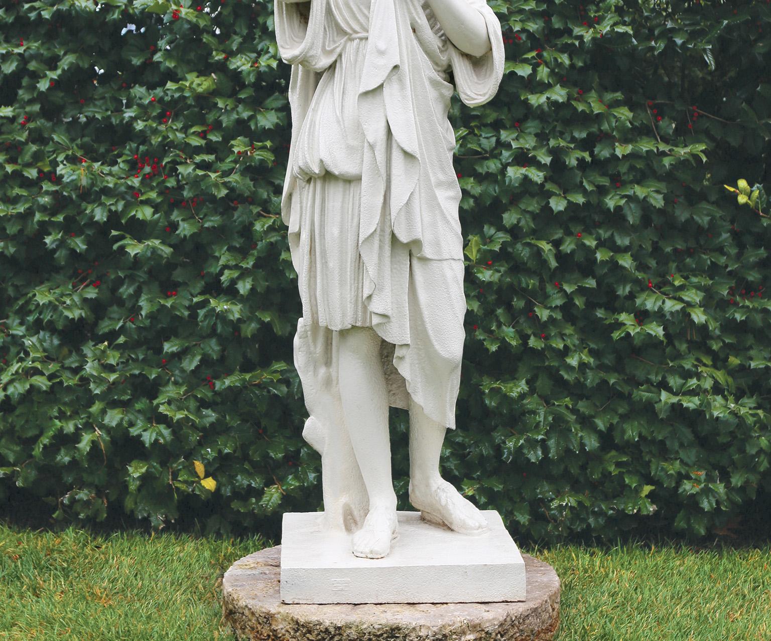 Français Figure classique en fonte de Diane de Gabii en vente