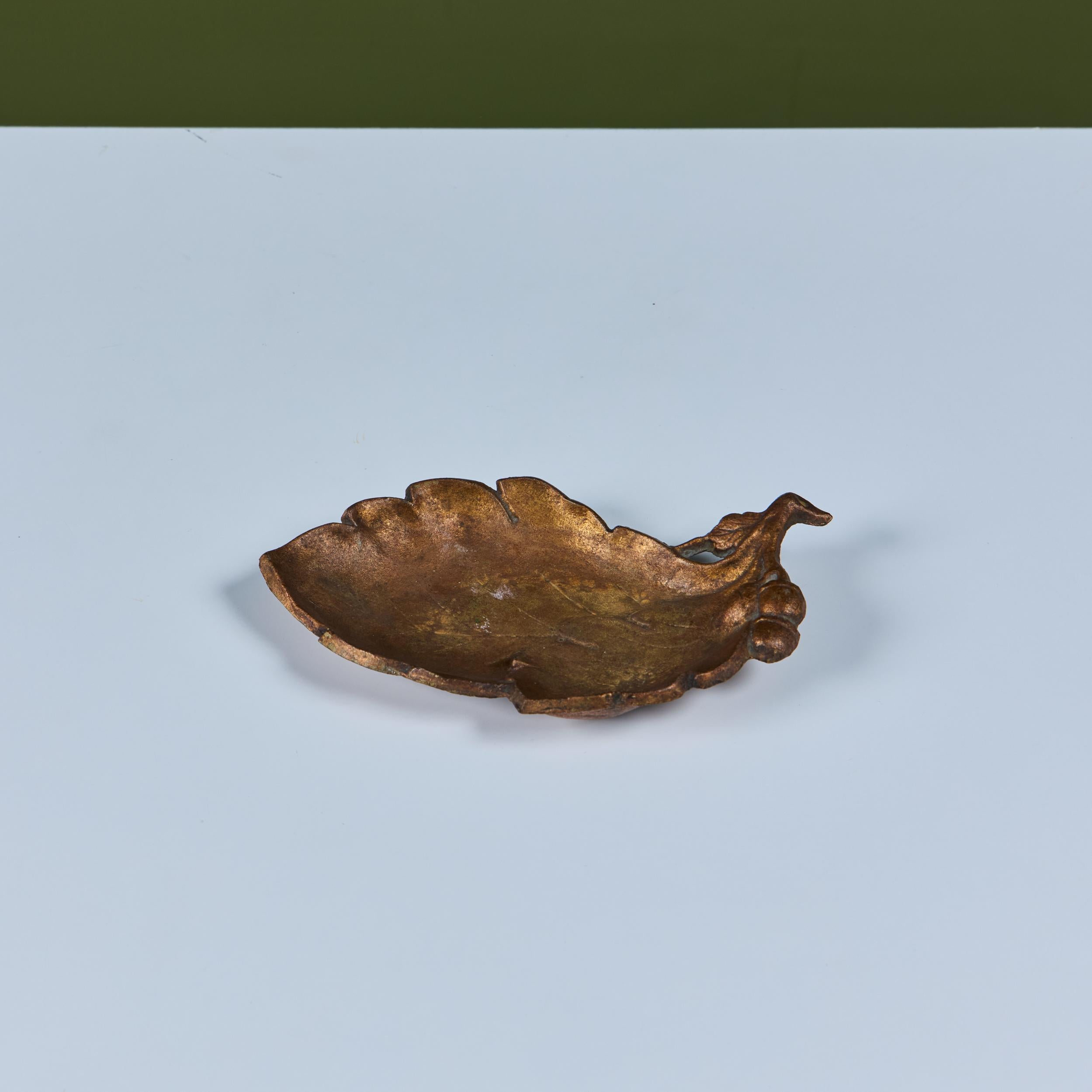 Plat en fonte à feuilles de cuivre en vente 3