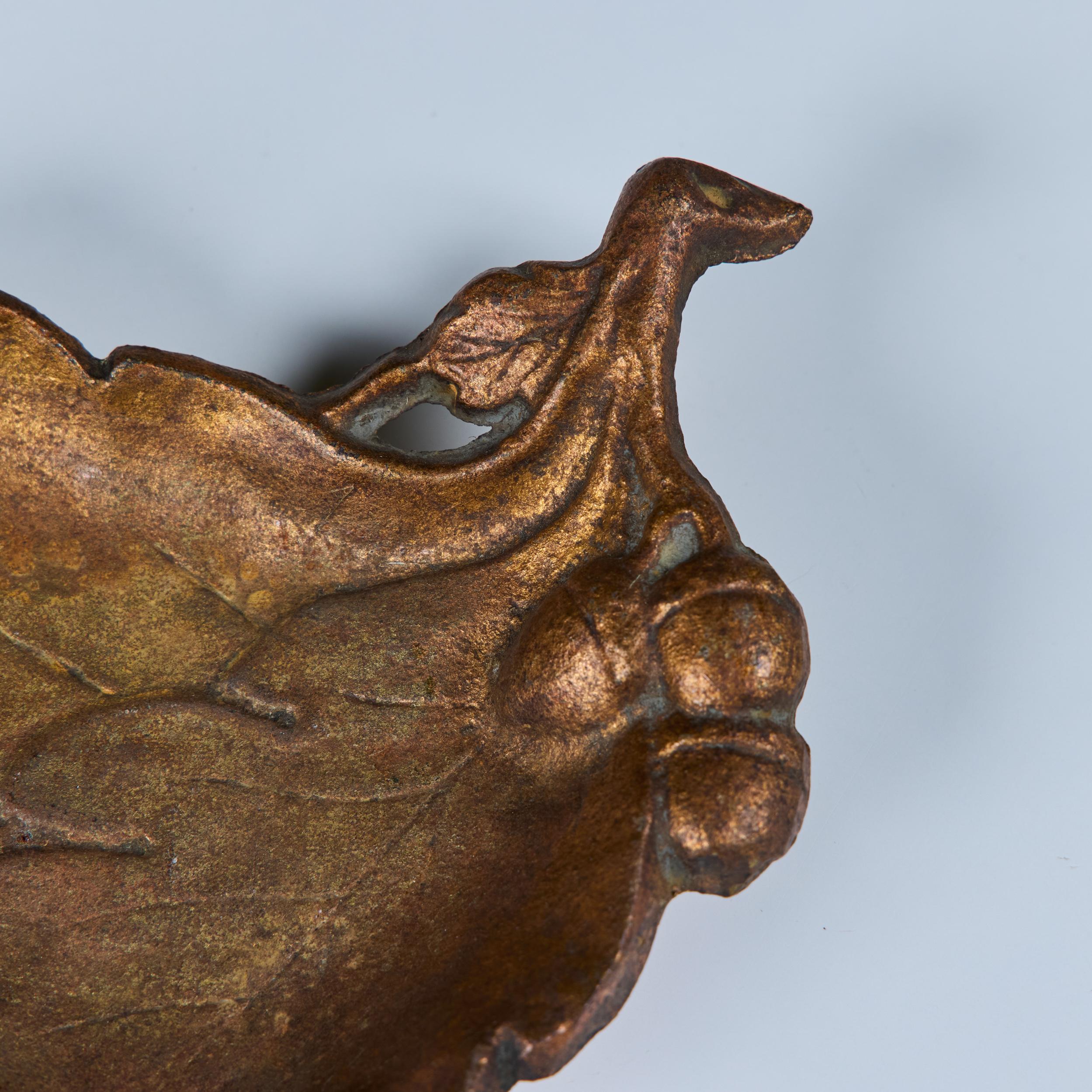 Plat en fonte à feuilles de cuivre en vente 4