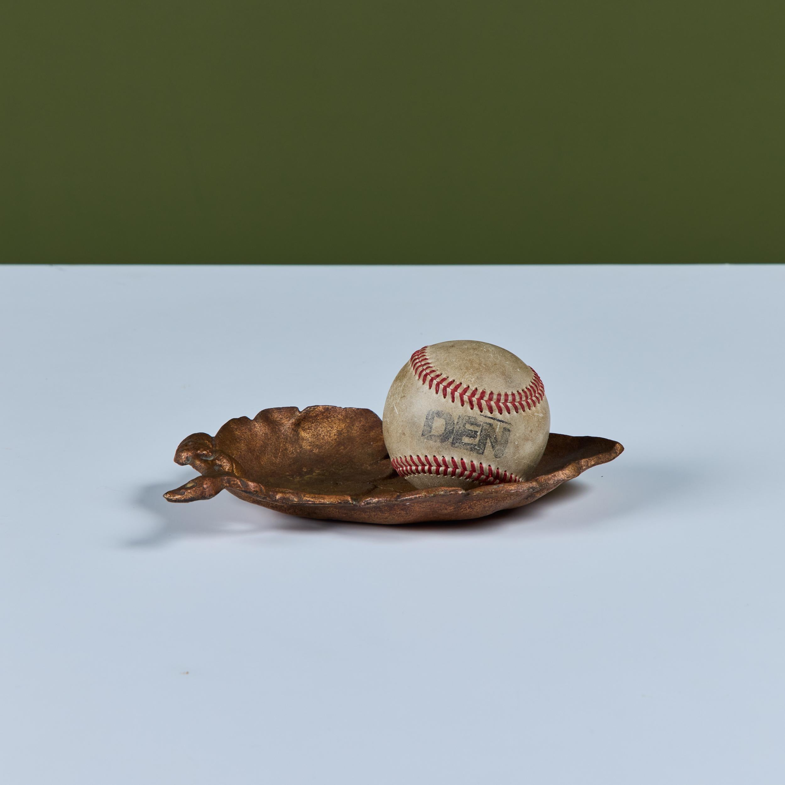 Japonais Plat en fonte à feuilles de cuivre en vente