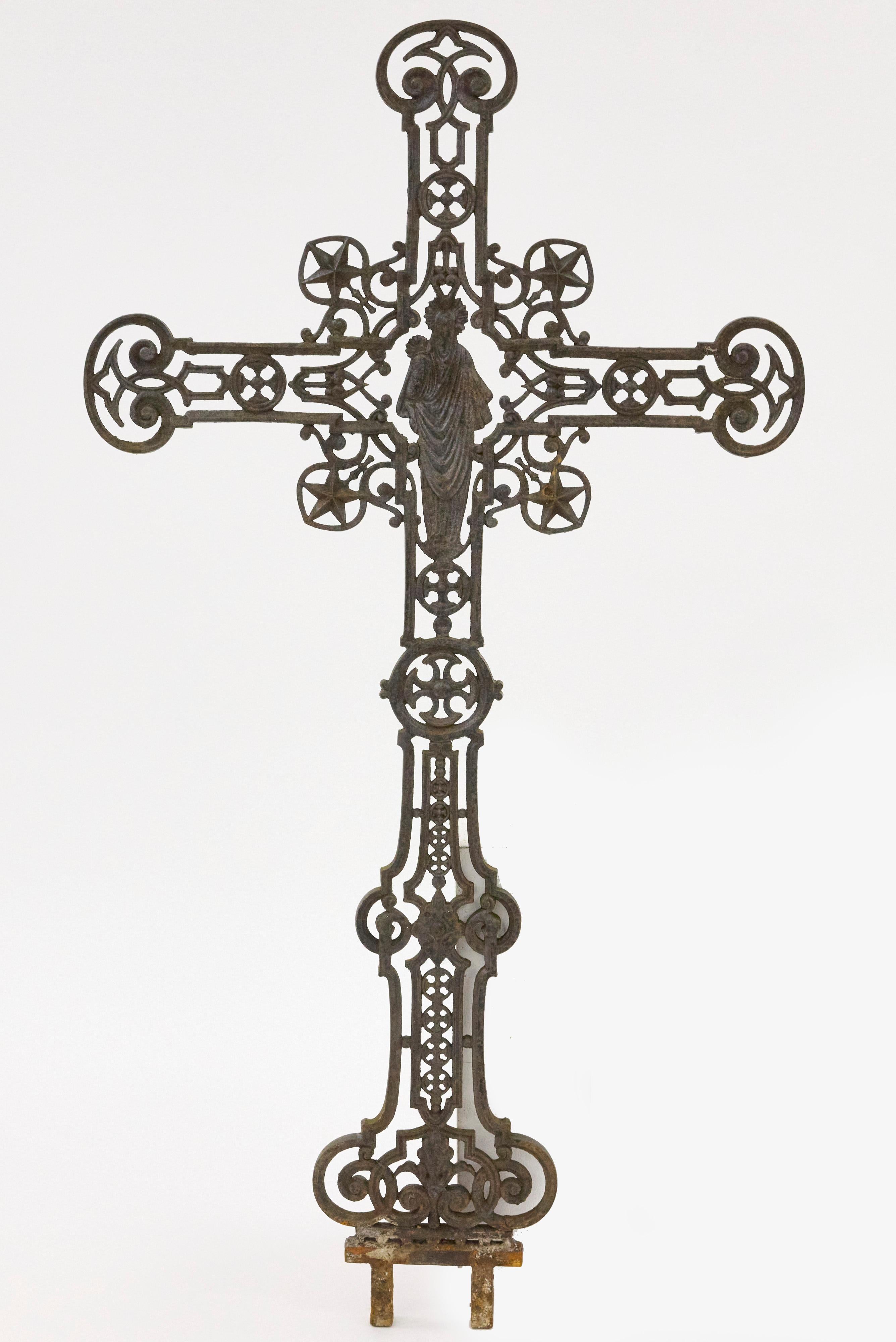 Américain Croix en fonte avec anges en vente