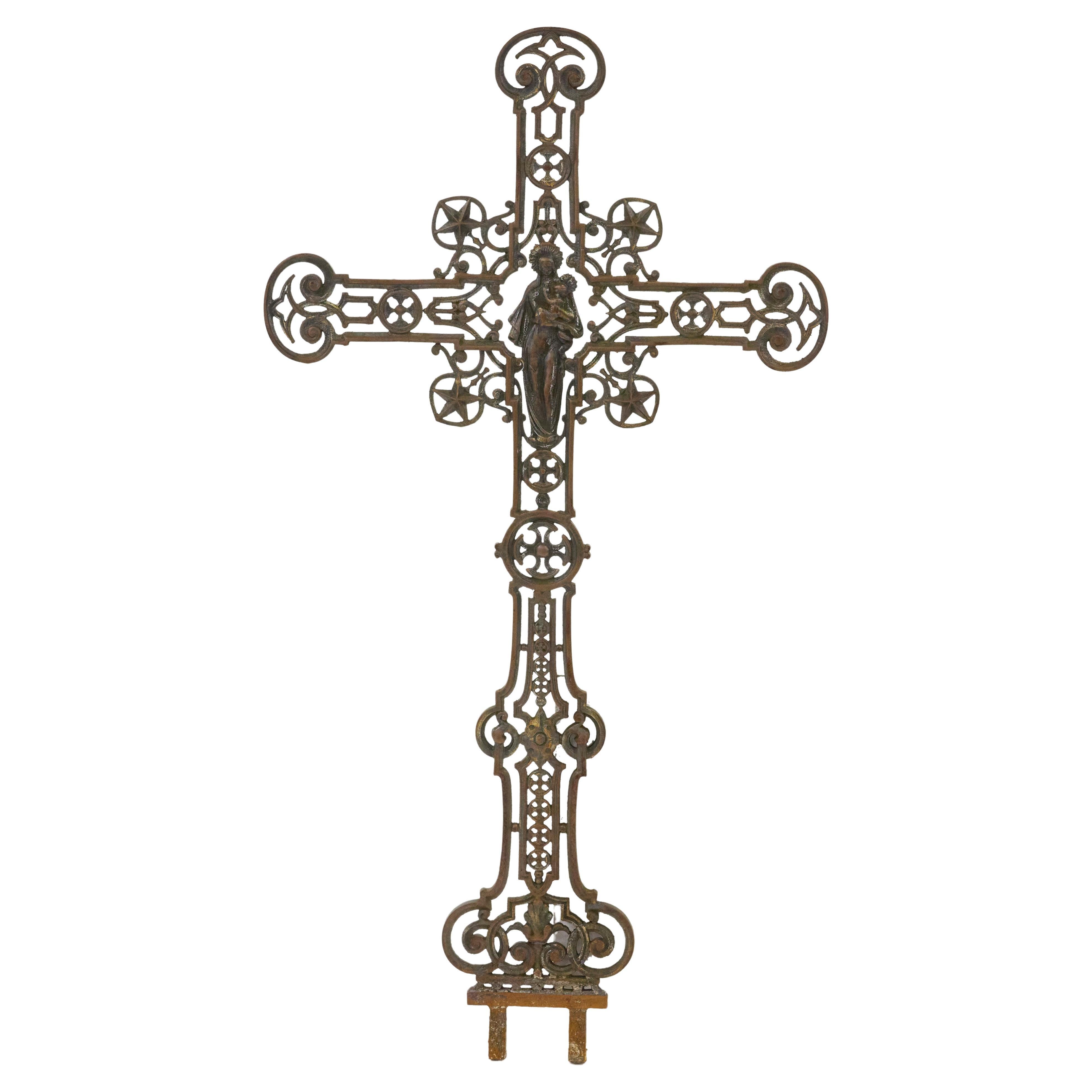 Croix en fonte avec anges en vente