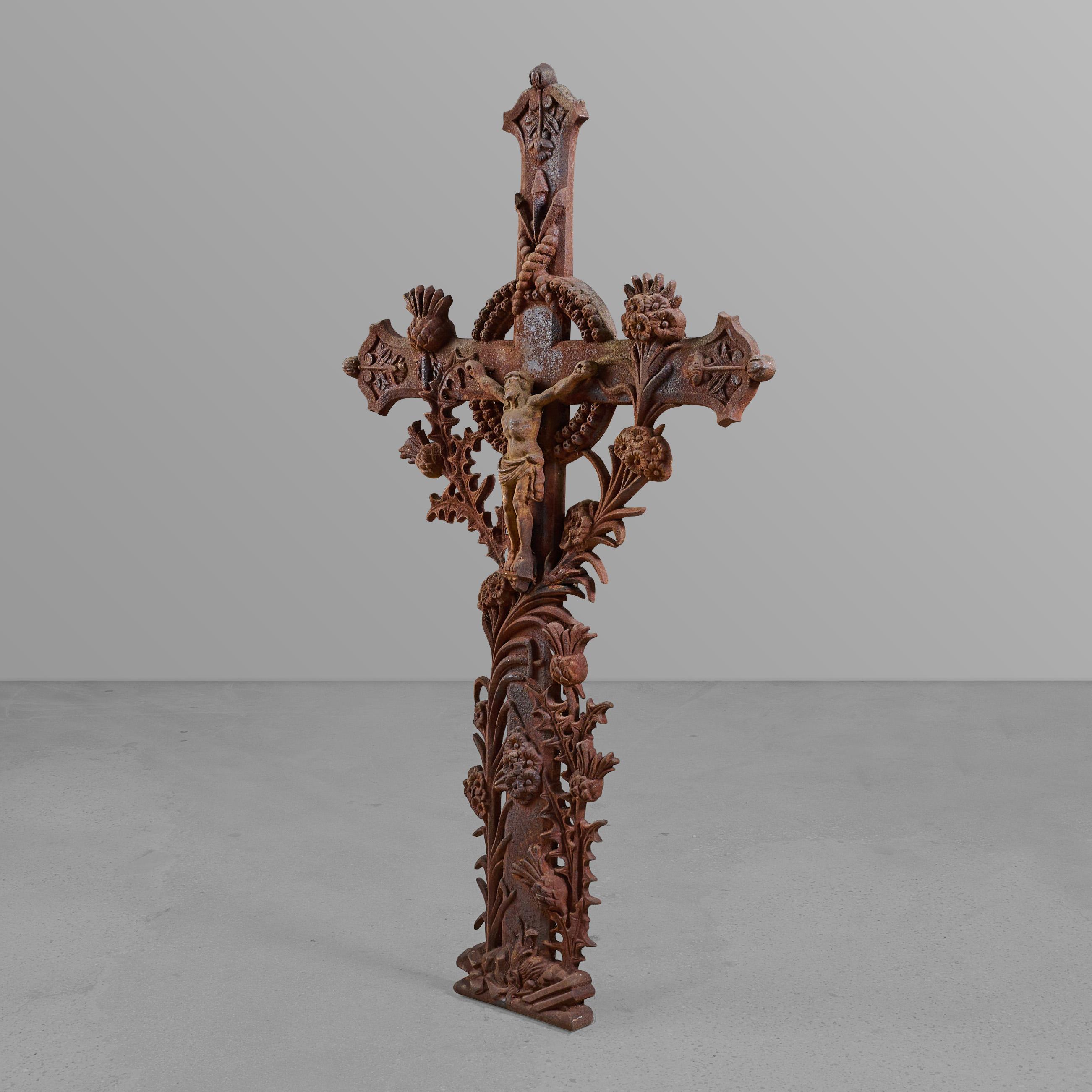 Cast iron crucifix with original patina. Great casting and quality.

