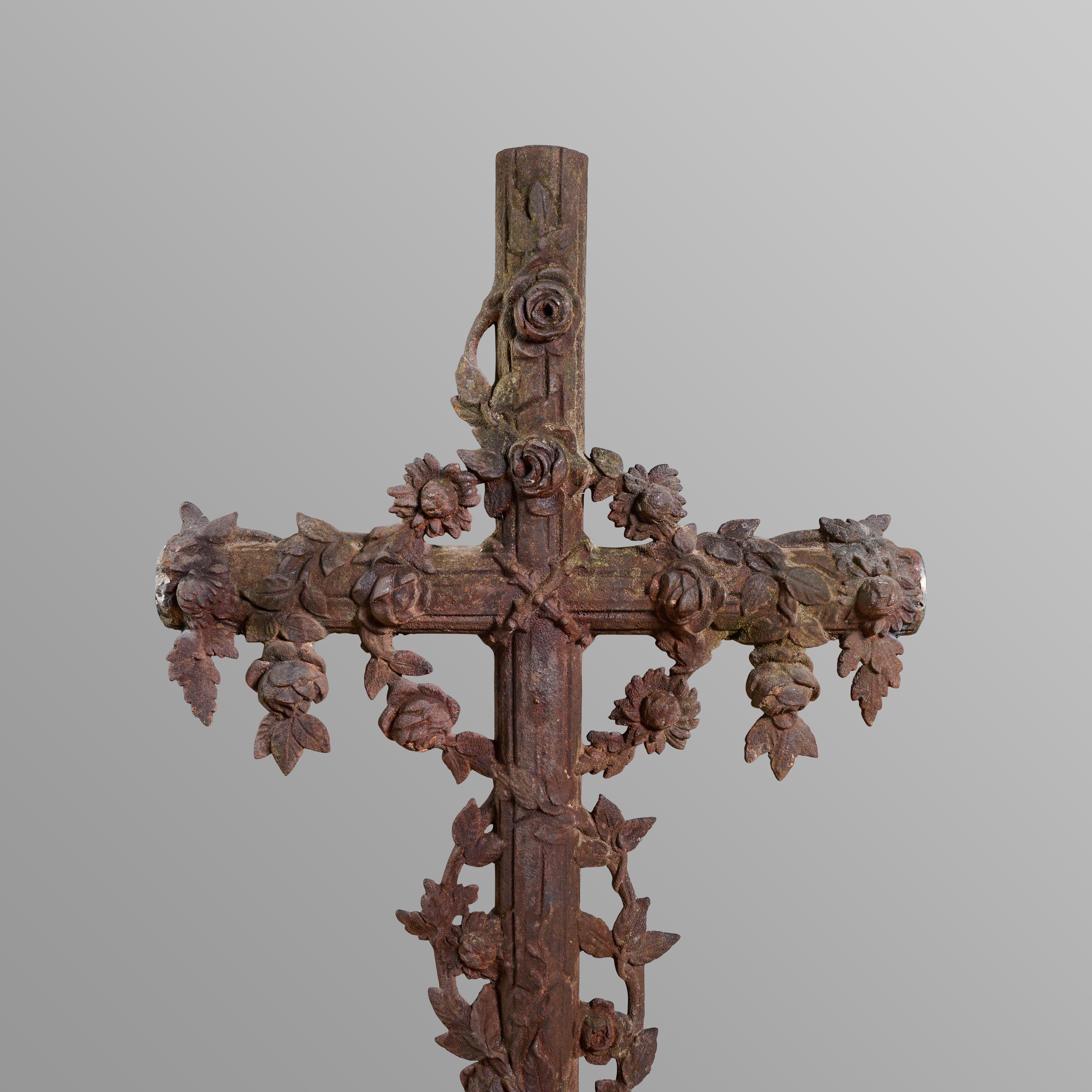 Cast iron crucifix. Great casting and quality.

