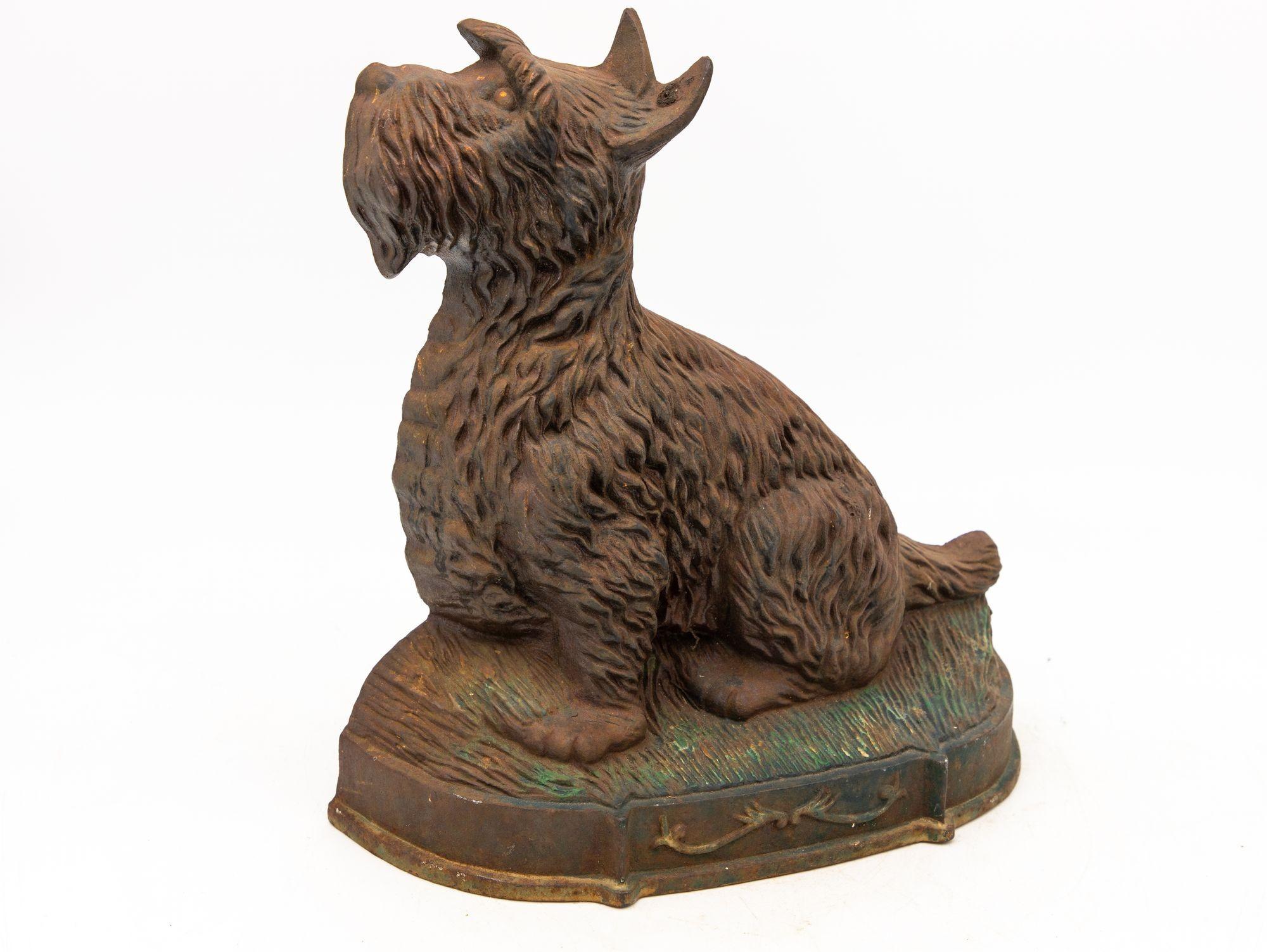 Cast Iron Door Stop in the Shape of a Scottie, English 20th Century For Sale 1