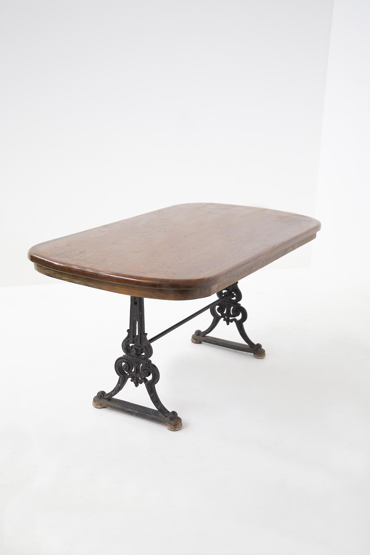  Cast iron English Outside Table Victorian in black and Wood In Good Condition For Sale In Milano, IT