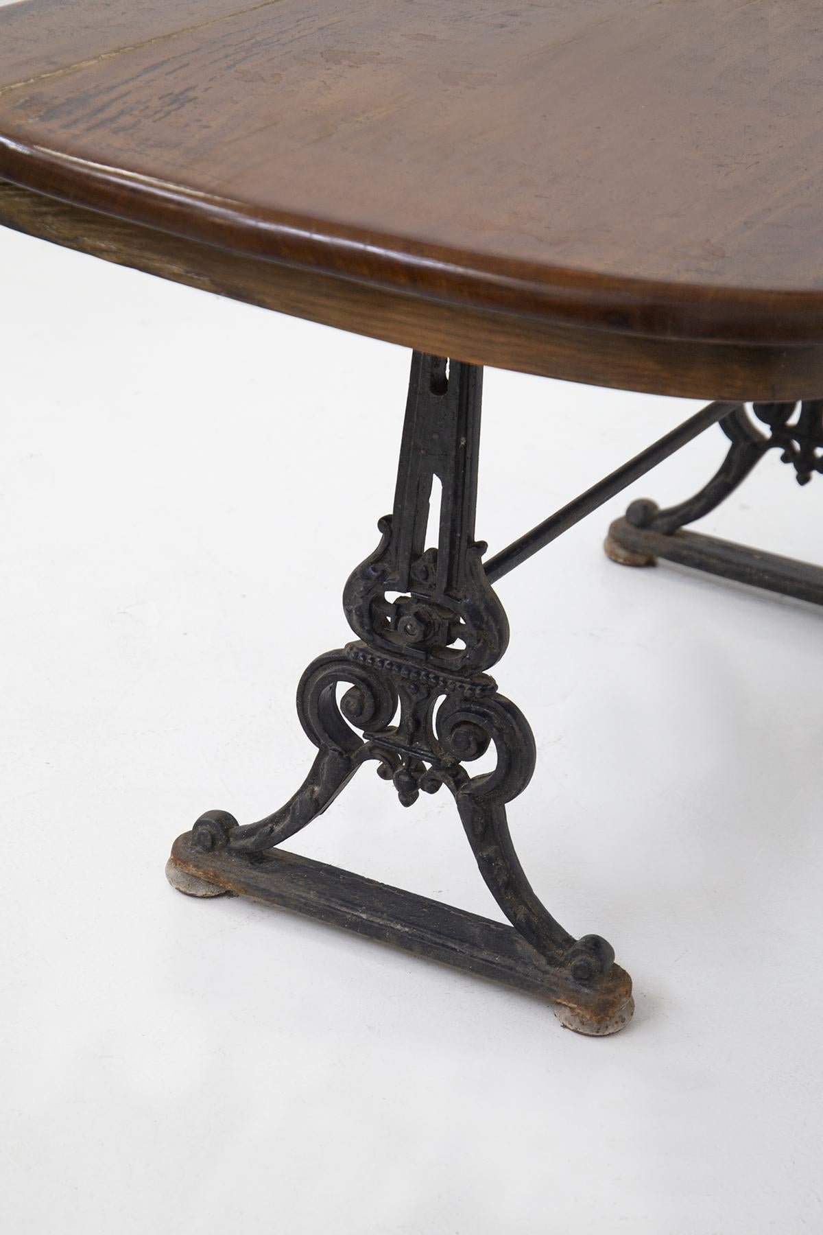 Early 19th Century  Cast iron English Outside Table Victorian in black and Wood For Sale