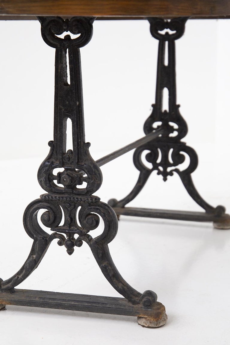 Cast iron English Outside Table Victorian in black and Wood For Sale at