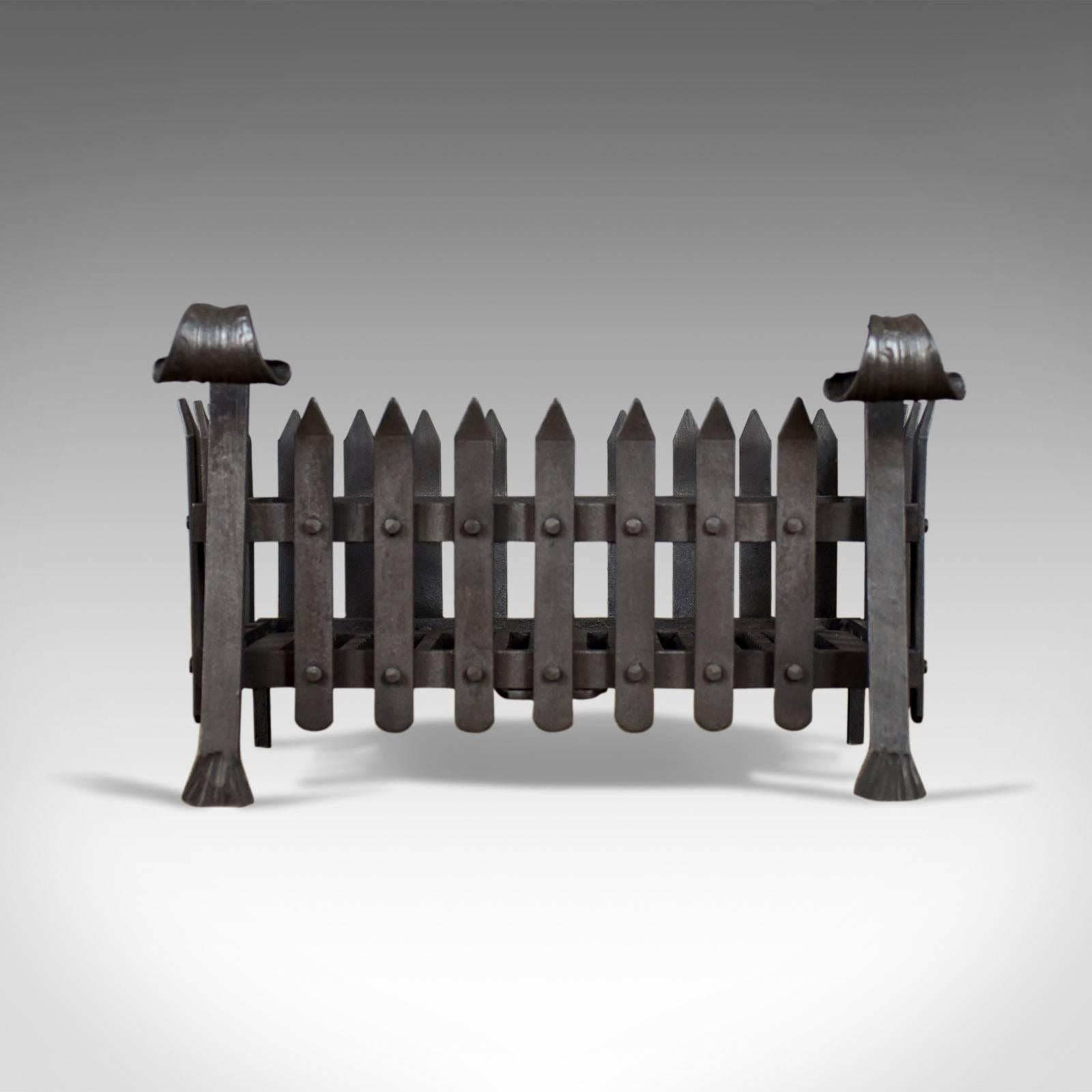 This is a cast iron fire basket in the Georgian taste, a freestanding fireplace grate.

Attractive styling offering a generous basket 
Suitable for all fuel types
Offering lift out rails for ease of cleaning

Swept front legs finished with
