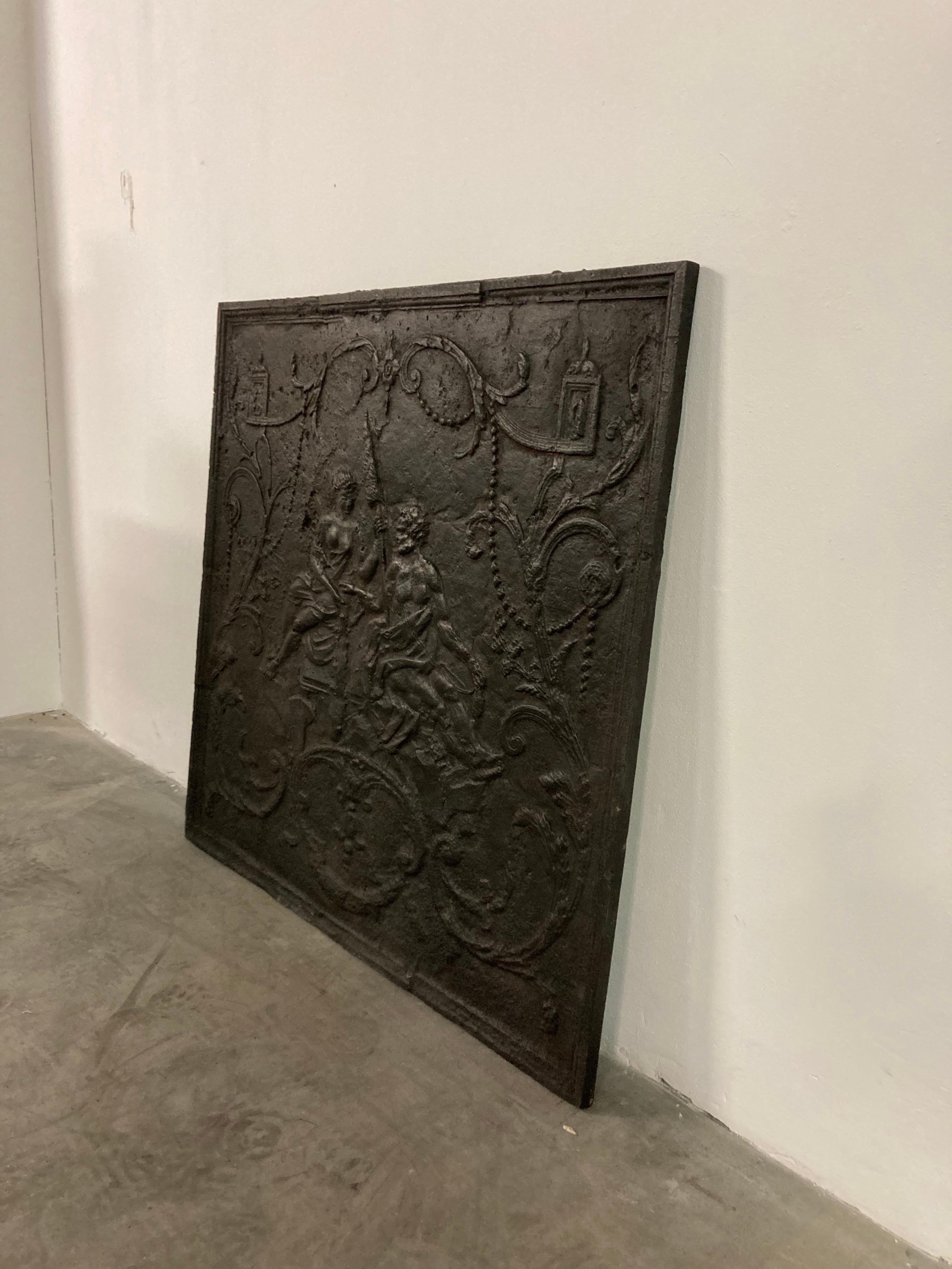 Plaque de cheminée / dosseret en fonte en vente 2