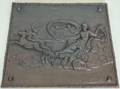 Parafuoco in ghisa raffigurante la dea Diana e un carro trainato da cani