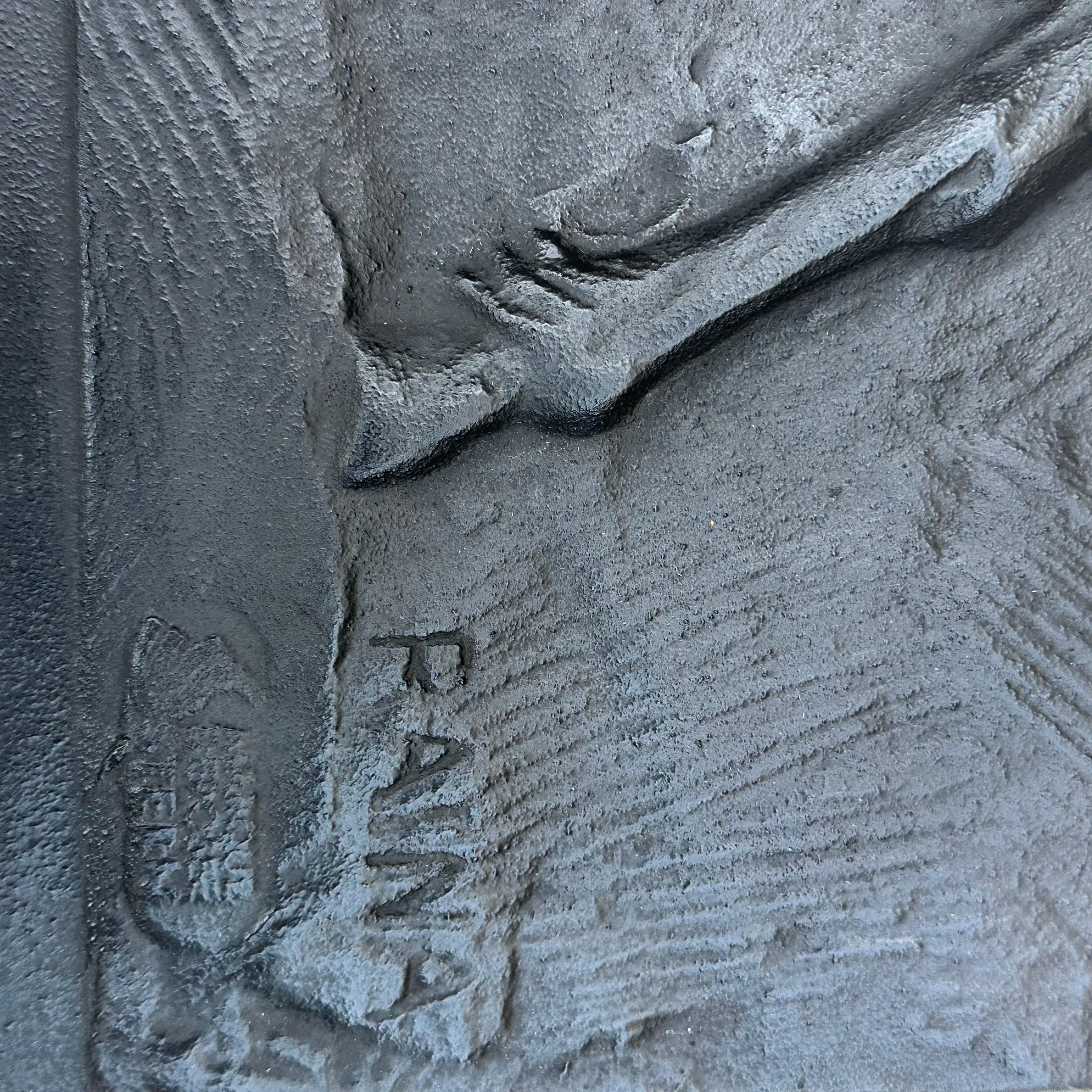 Feuerkorb aus Gusseisen mit Pferden, signiert Raina von Foundery Stern im Angebot 2