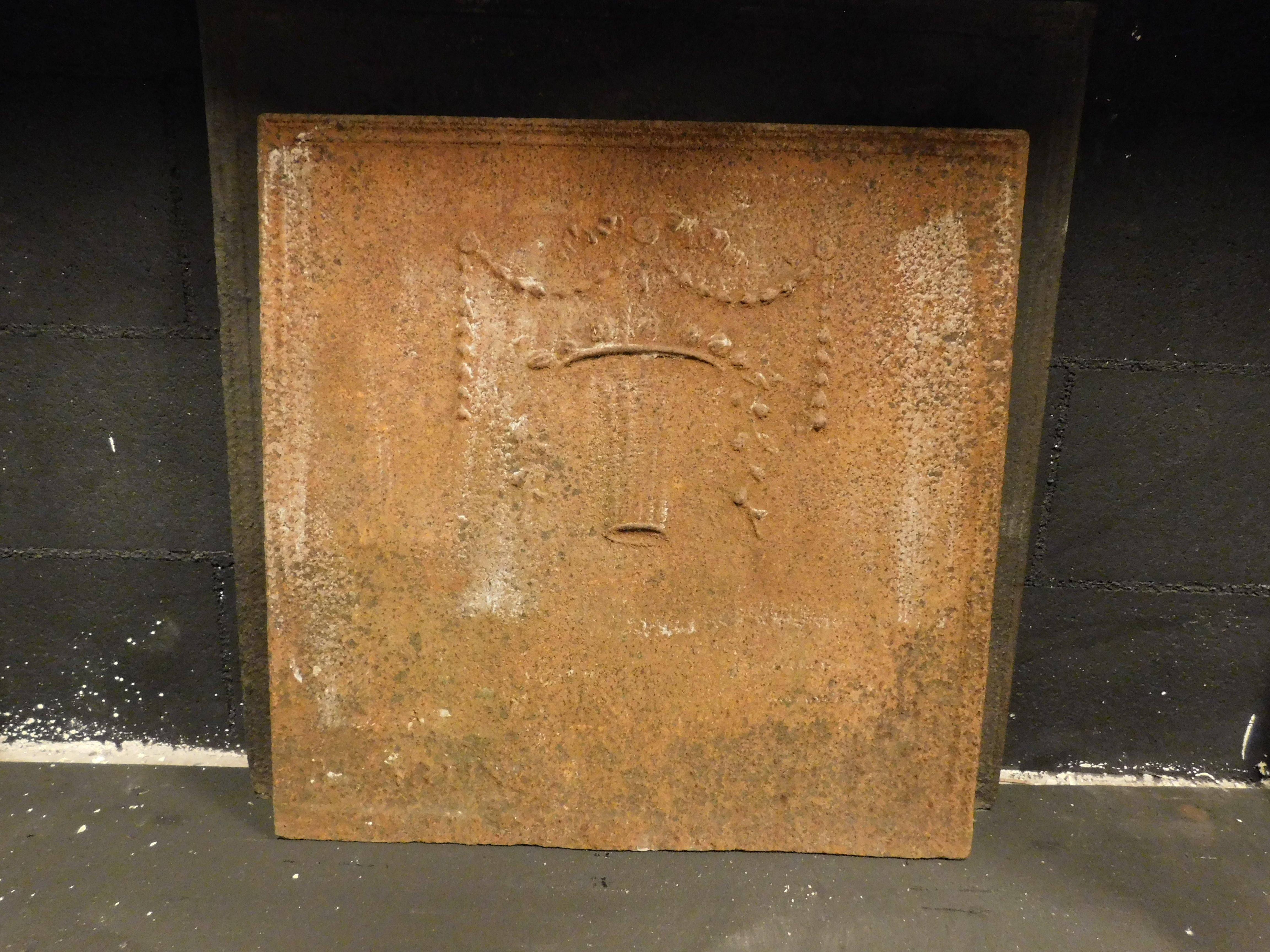 Italian Cast iron fireplace backplate, 19th century For Sale