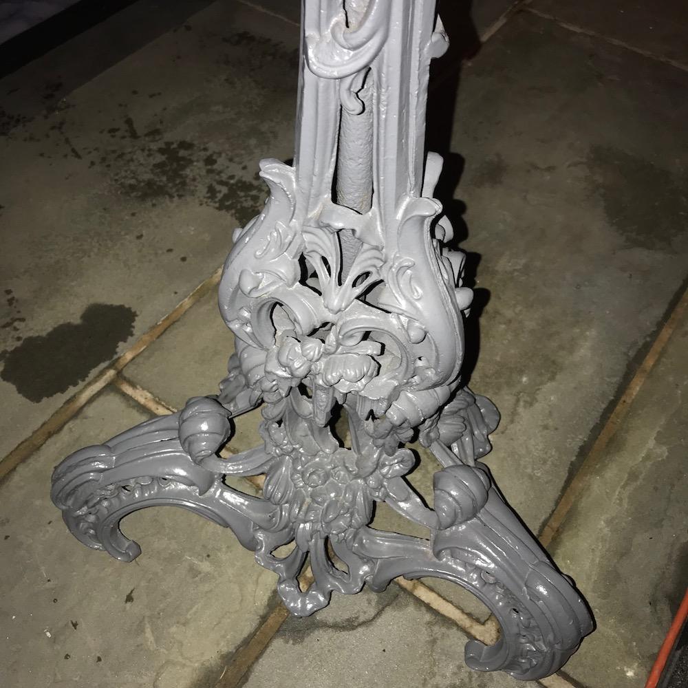 Cast Iron Flower Jardiniere In Excellent Condition In Washington Crossing, PA