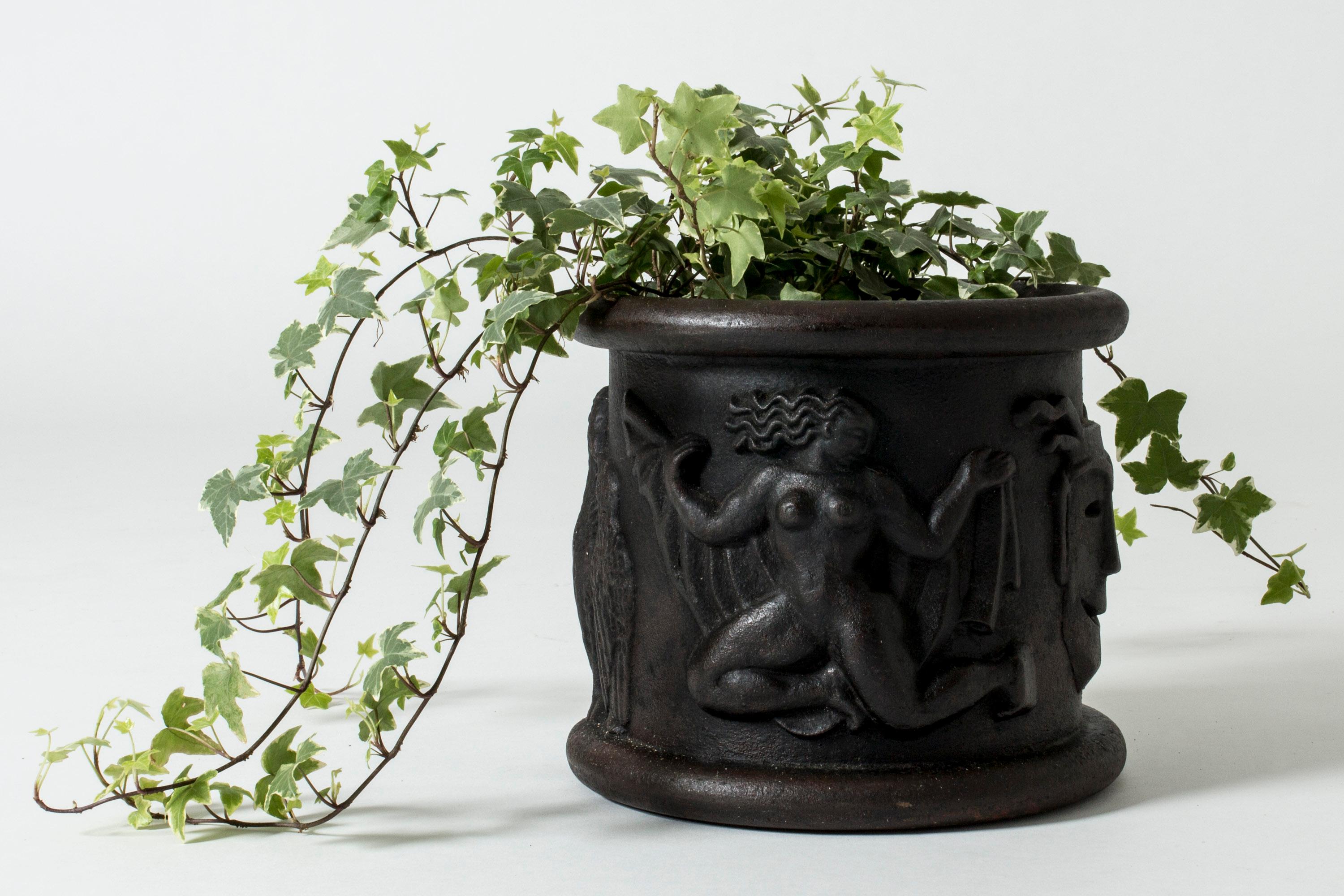 Cast Iron Flower Pot Model #1 by Anna Petrus for Näfveqvarns Bruk, Sweden, 1920s In Good Condition In Stockholm, SE