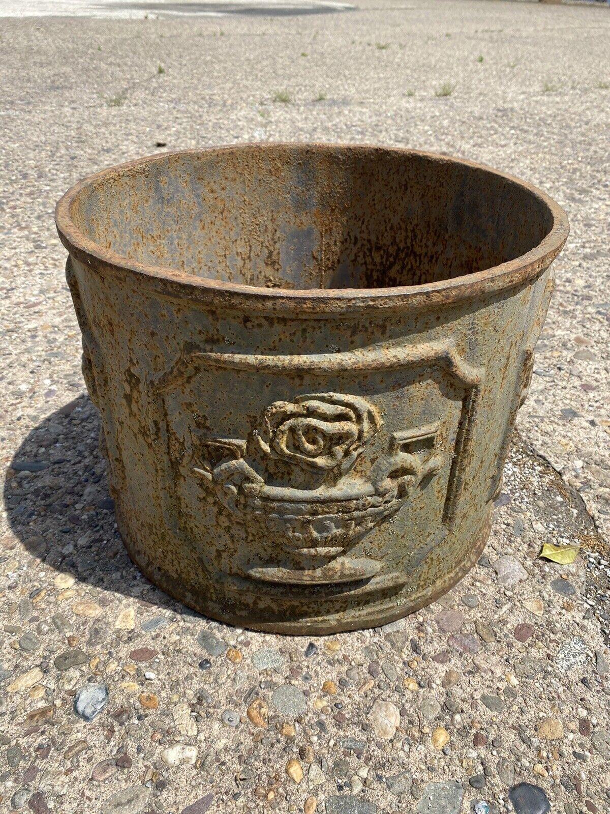 Cast Iron French Classical Style Round Urn Design Outdoor Garden Planter Pot In Good Condition For Sale In Philadelphia, PA