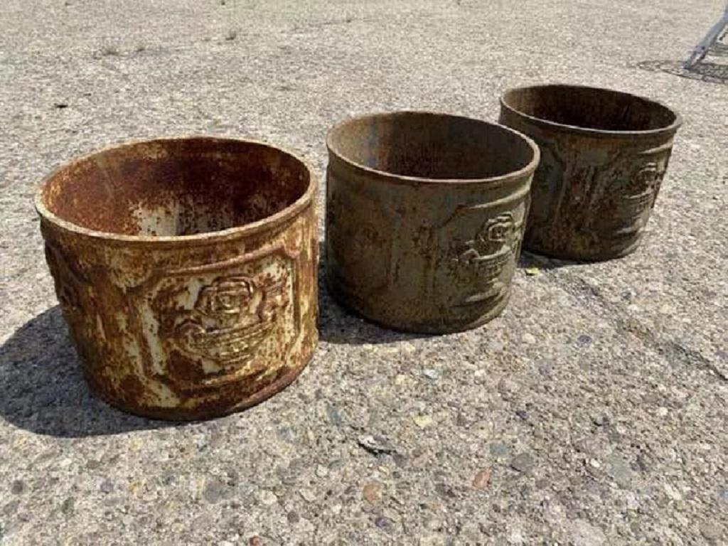 Vaso da giardino per esterni in ghisa, stile classico francese, con design a urna rotonda in vendita 2