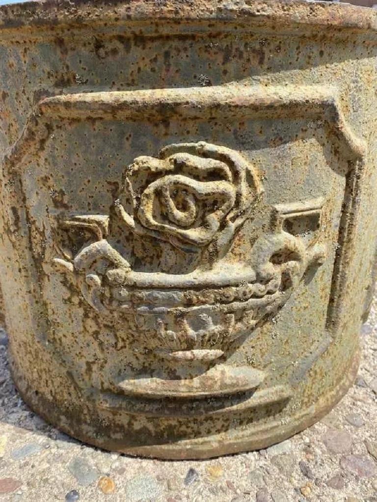 Sconosciuto Vaso da giardino per esterni in ghisa, stile classico francese, con design a urna rotonda in vendita