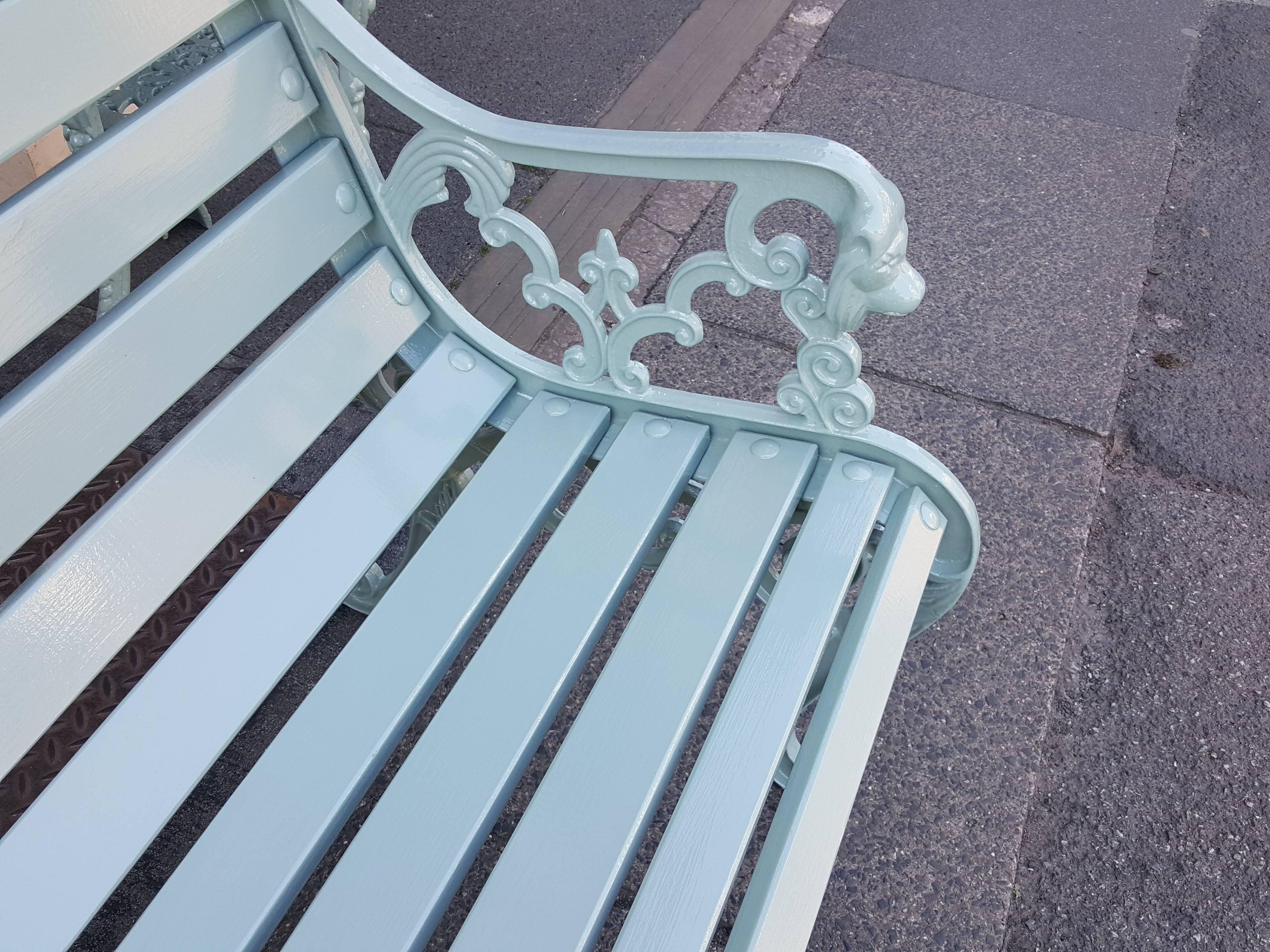 Cast Iron Garden Bench In Excellent Condition For Sale In Altrincham, Cheshire