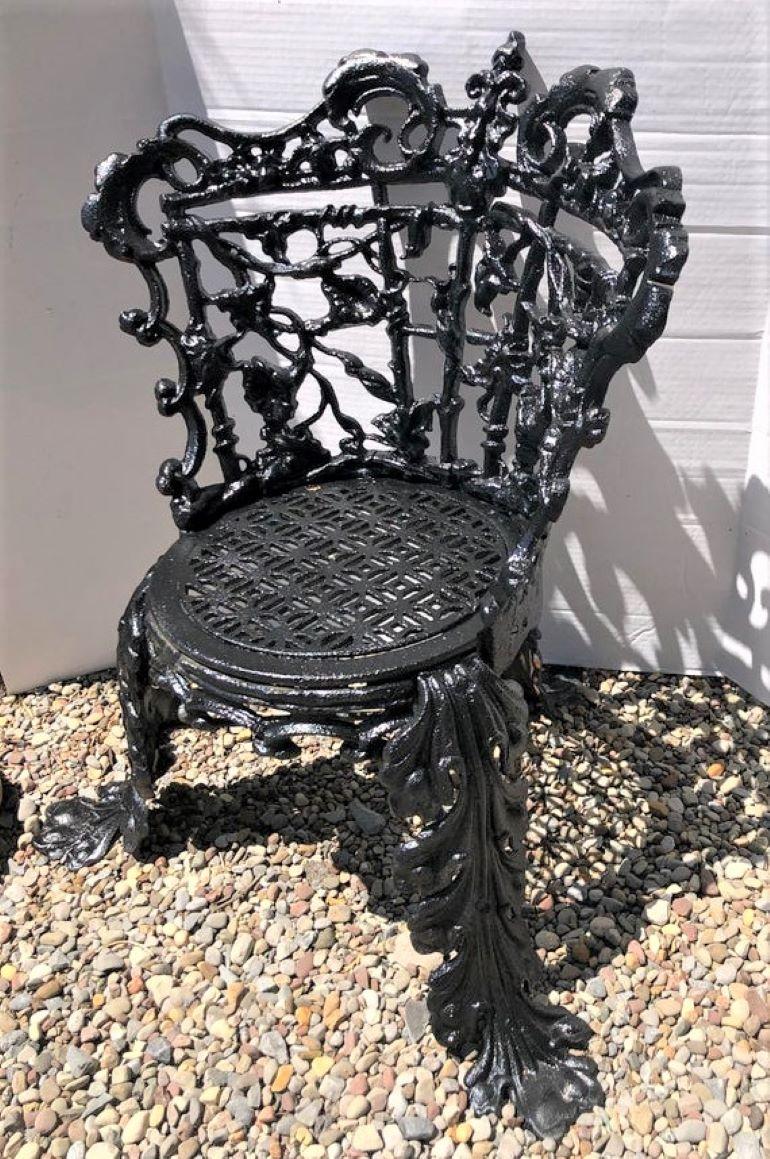 Silla de jardín de hierro fundido con diseño Morning Glory Neoclásico en venta