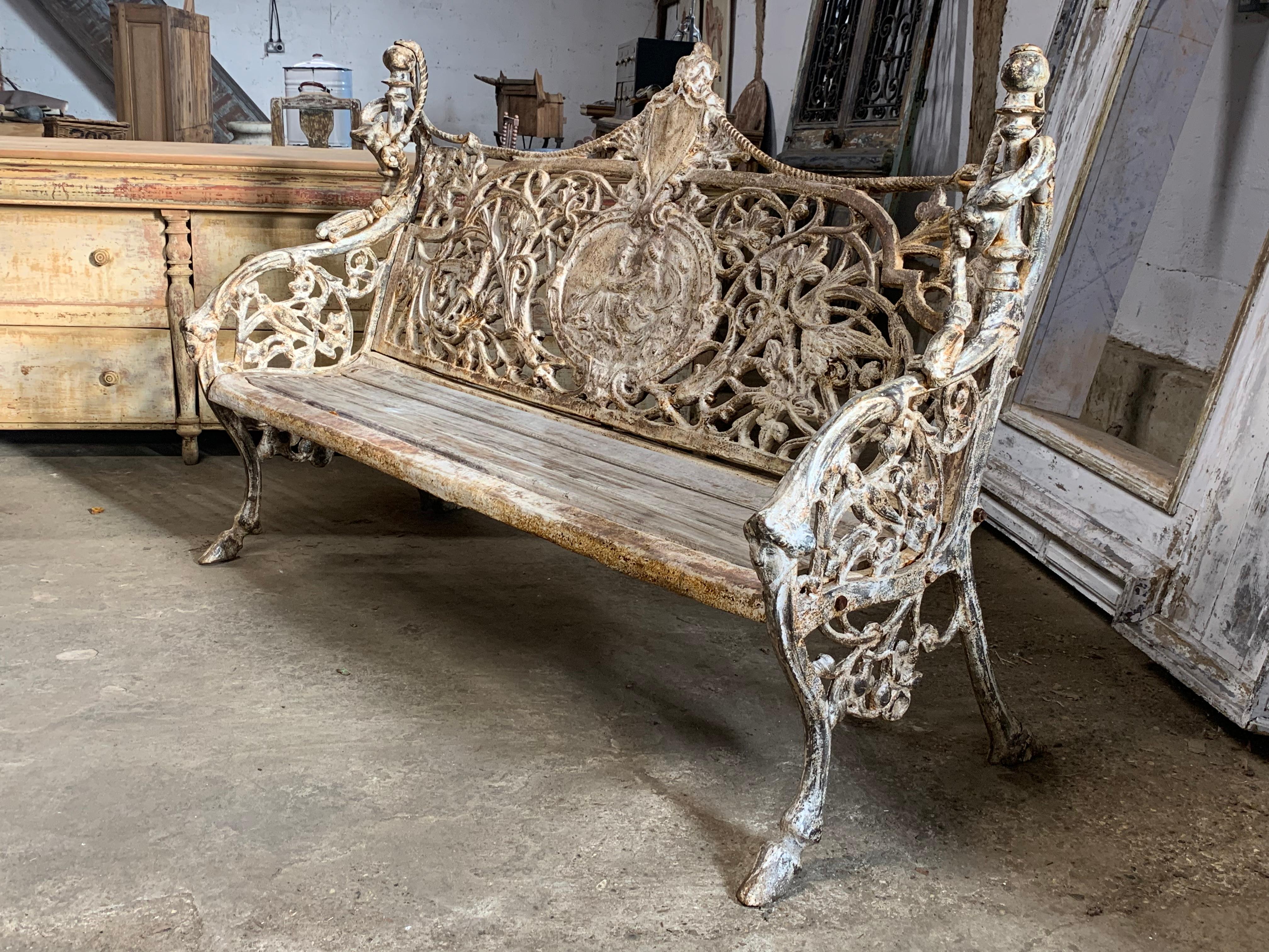 Cast Iron Garden Seat In Distressed Condition In Ongar, GB