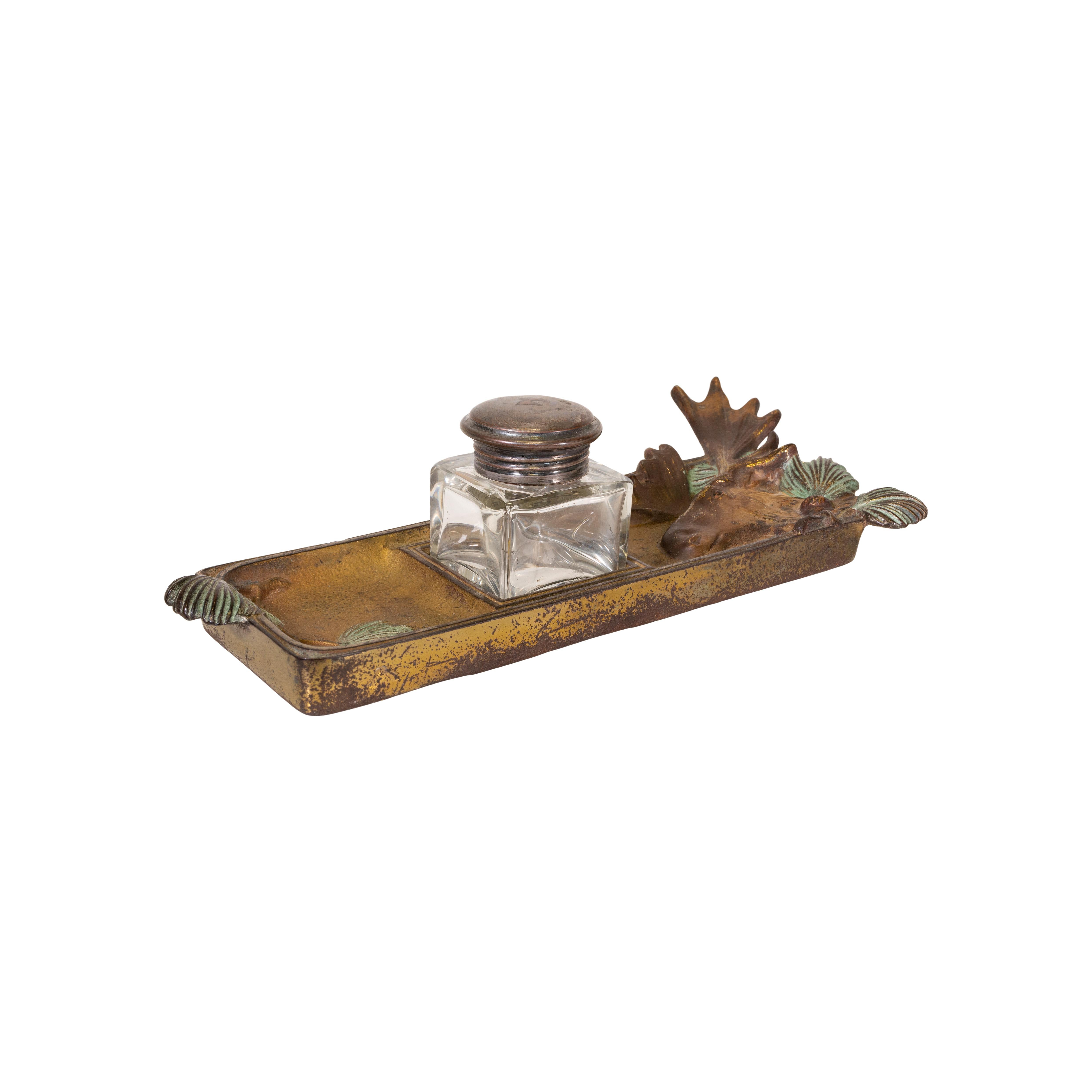 Neat gilded moose desk set with original inkwell, circa 1900. Made of cast iron with gold gilding. Neat collectors addition. Antique and unique. 

Period: circa 1900
Origin: United States
Size: 7