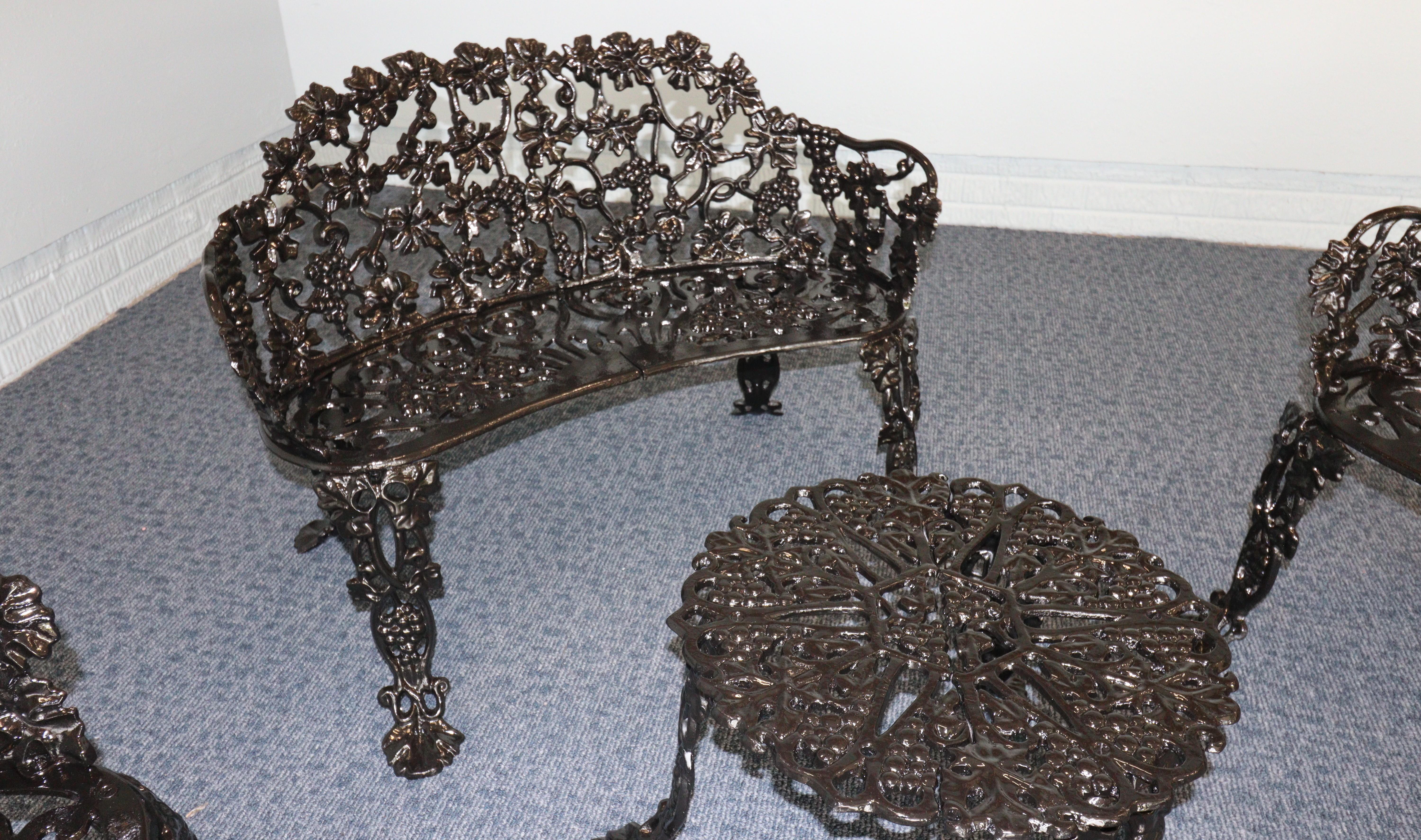 Cast Iron Grapevine Garden Set-Complete In Good Condition For Sale In Omaha, NE