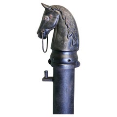 Pferdekopf aus Gusseisen, Anhängesäule