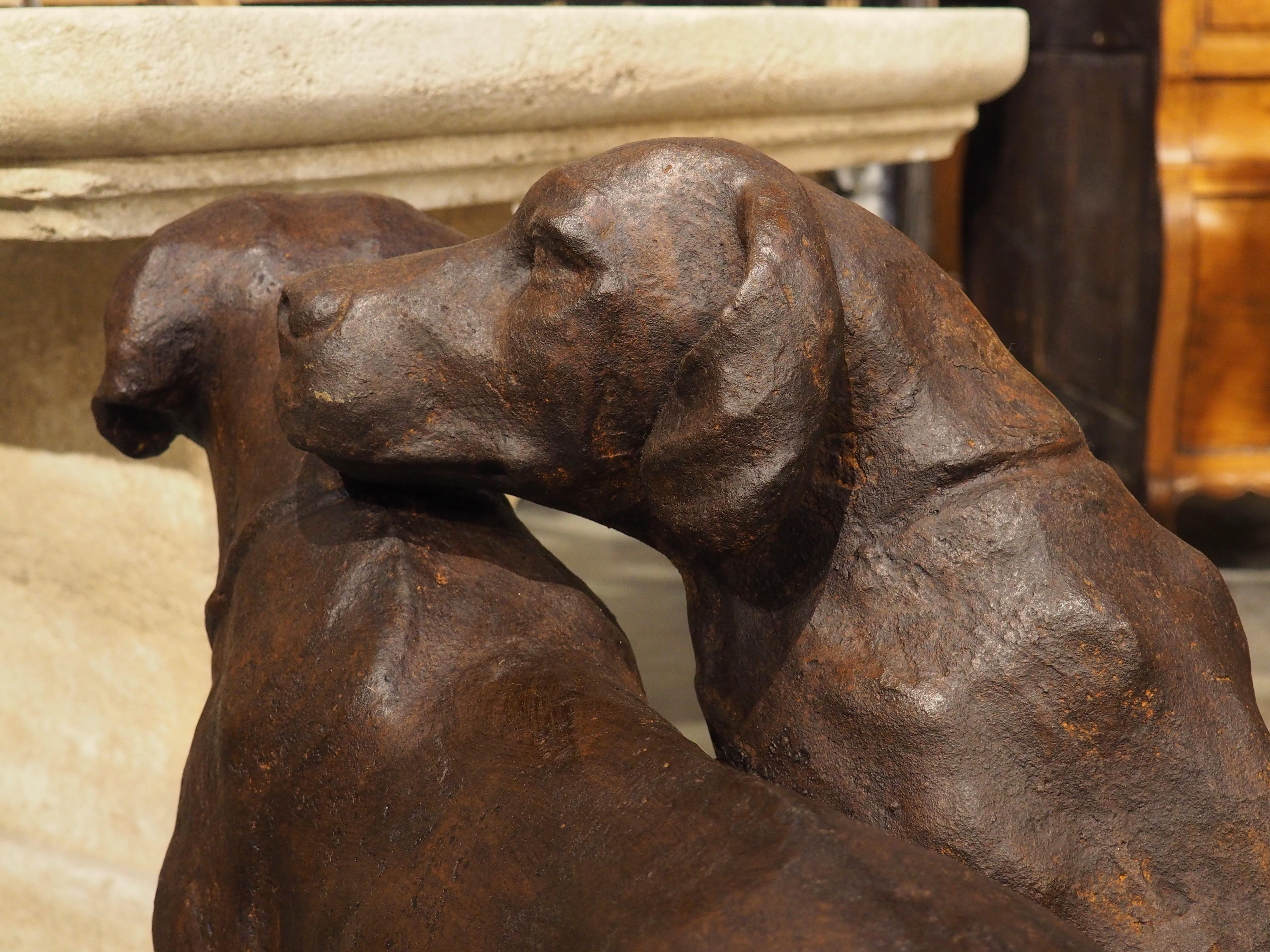 Statue von Jagdhunden aus Gusseisen, Seduisant und Lumineau, nach Auguste Cain (Gegossen) im Angebot