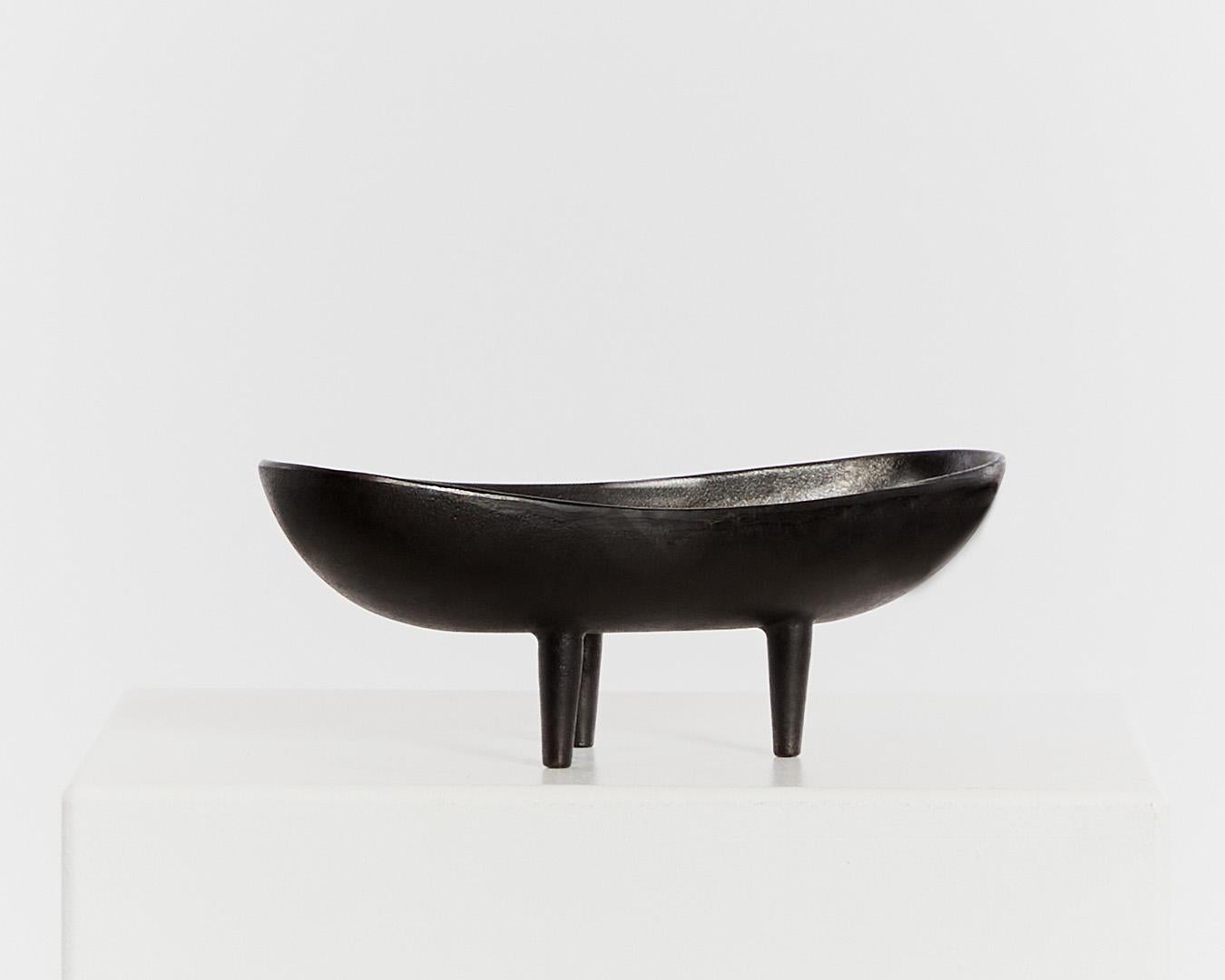 20th Century Cast iron Japanese ikebana tripod bowl For Sale