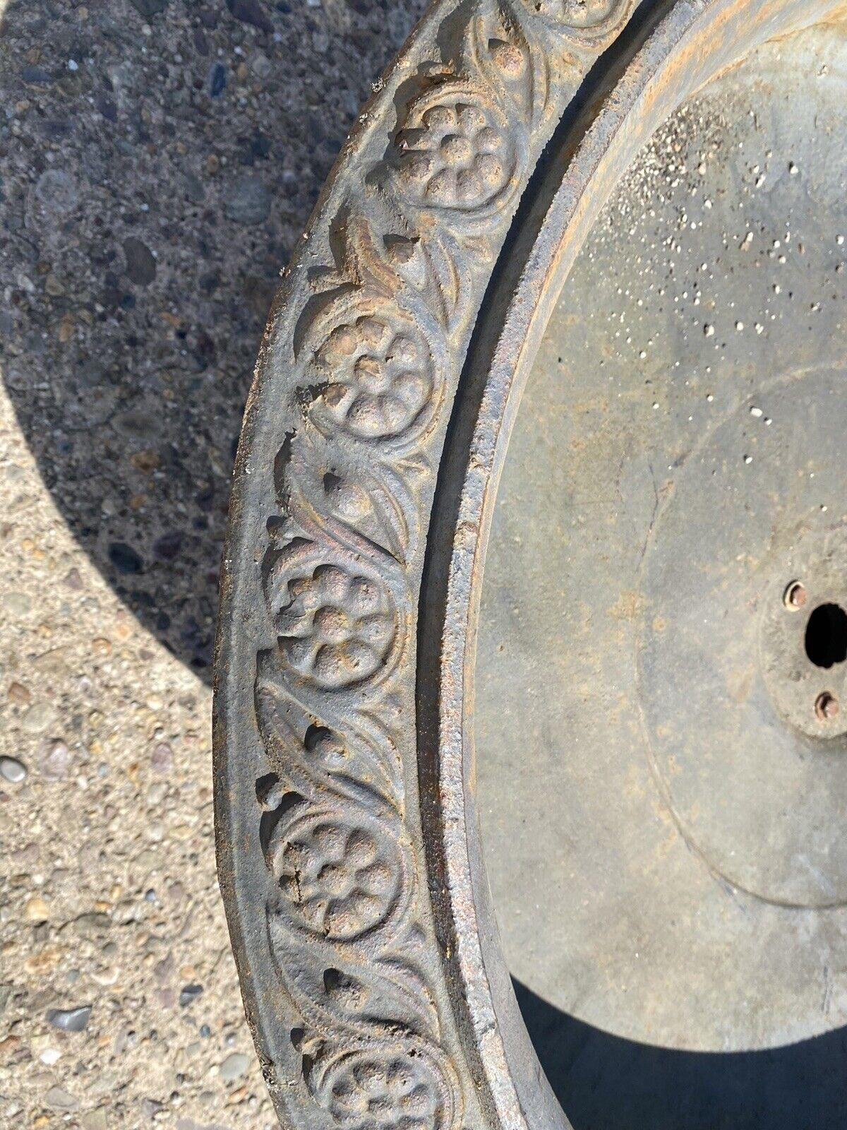 Cast Iron Low and Wide Round French Style Outdoor Garden Planter In Good Condition For Sale In Philadelphia, PA