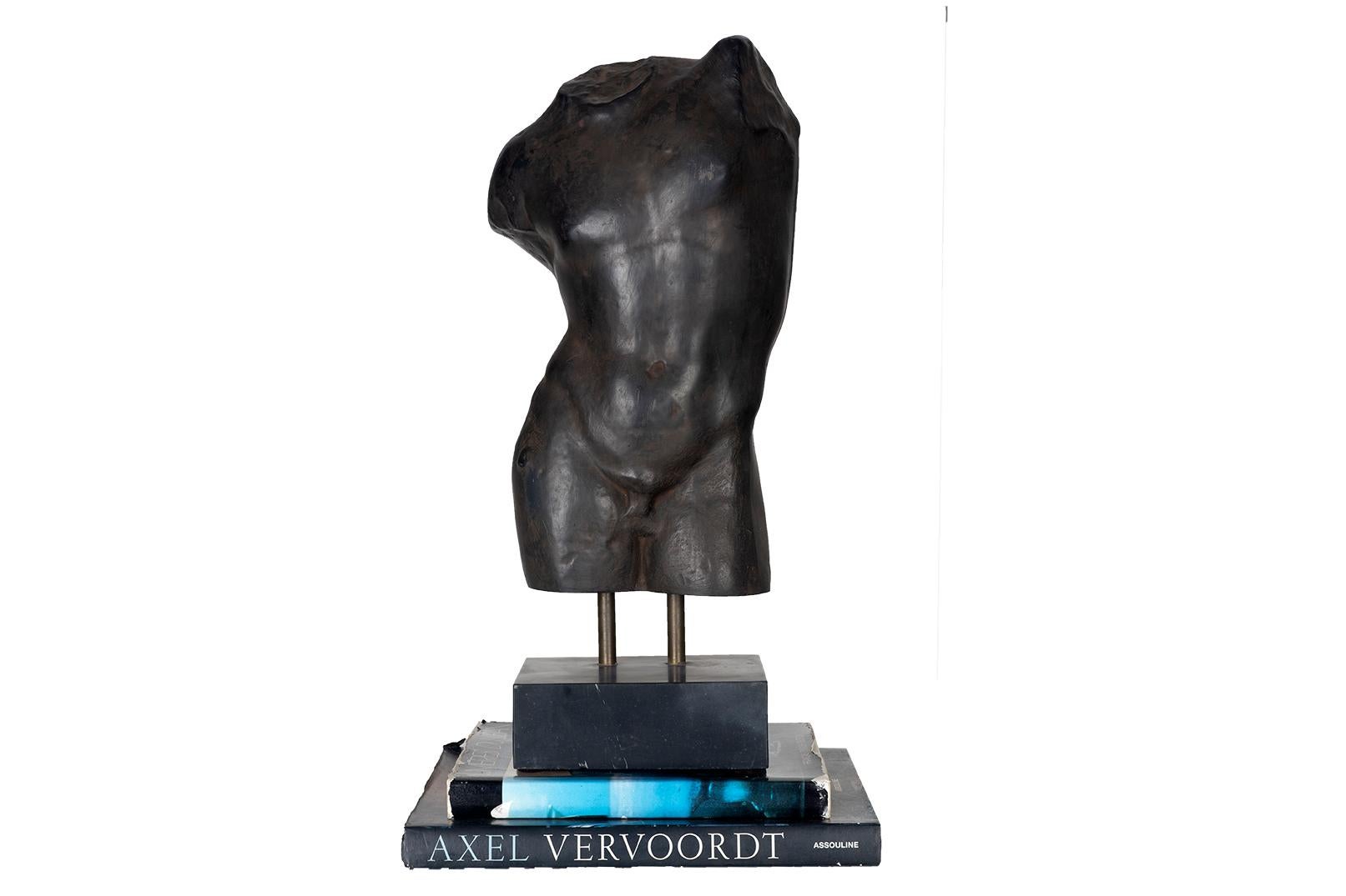Calco Torso maschile in ghisa su supporto in vendita