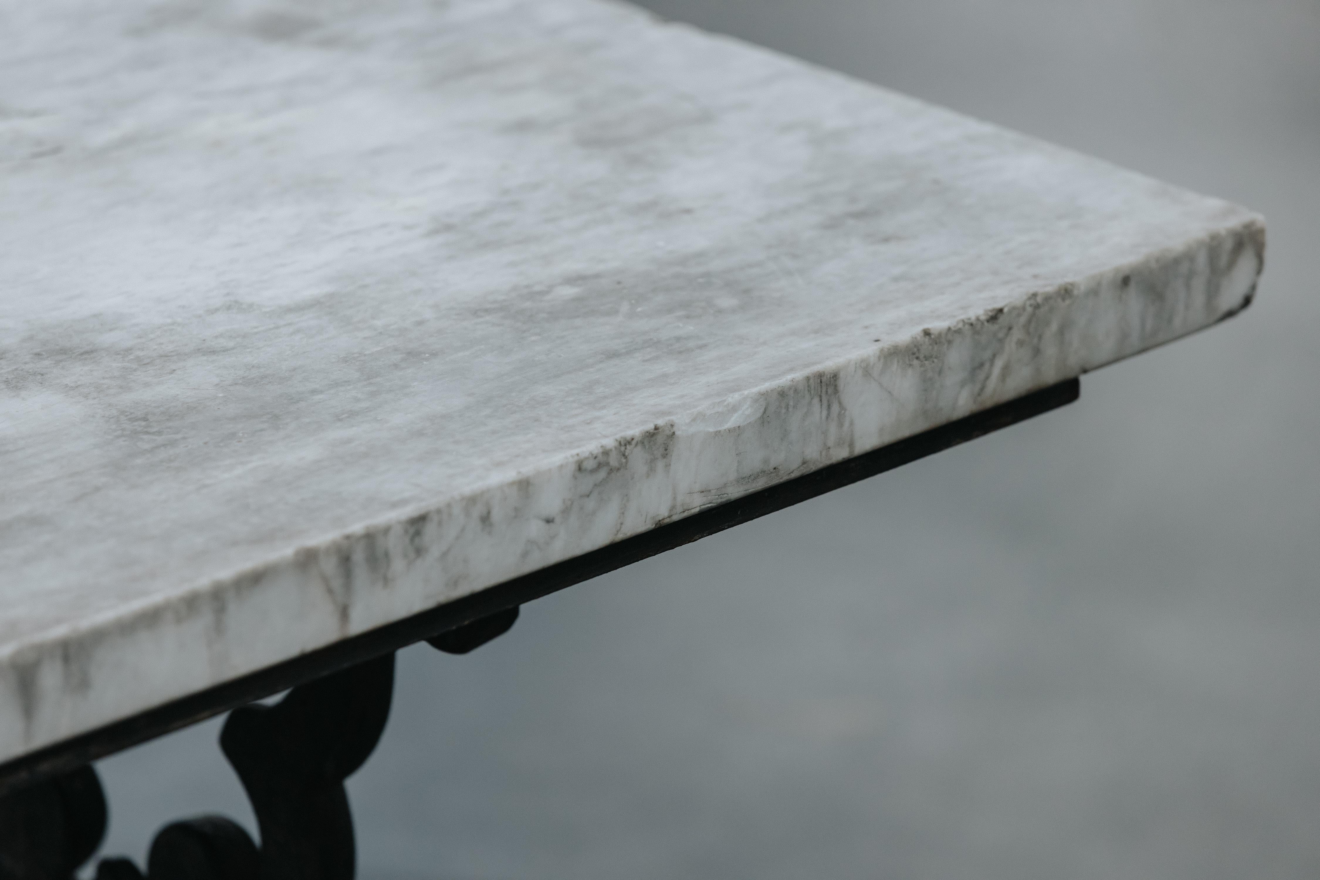 Milieu du XXe siècle Table console en fonte et marbre de France, vers 1930 en vente