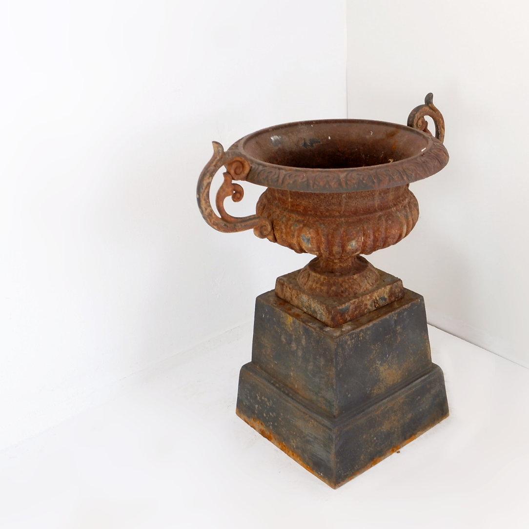 Vaso Medici in ghisa su base - Decorazione da giardino in vendita 3