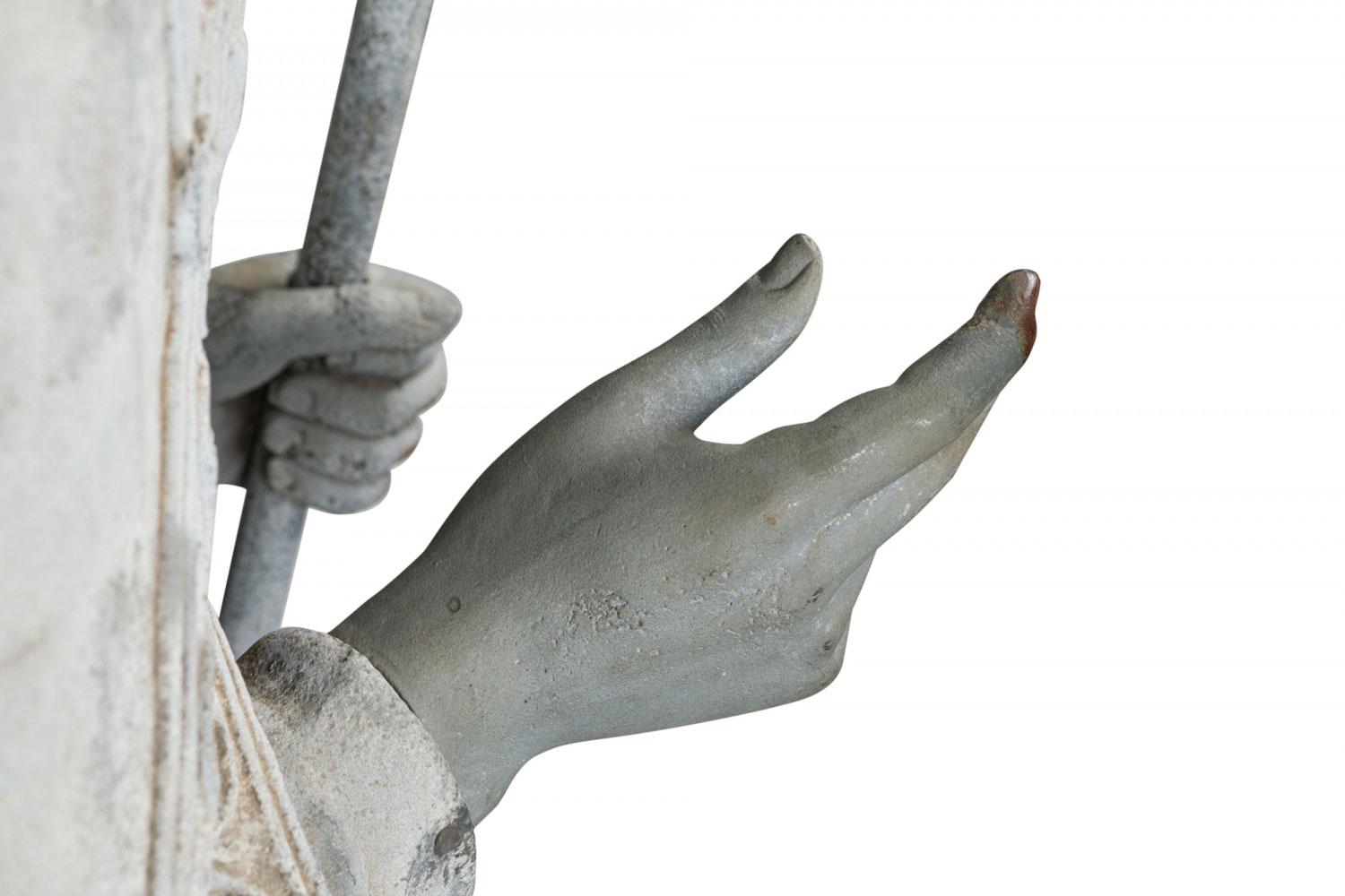 Ferro Statua di uomo santo in ghisa per esterni in vendita