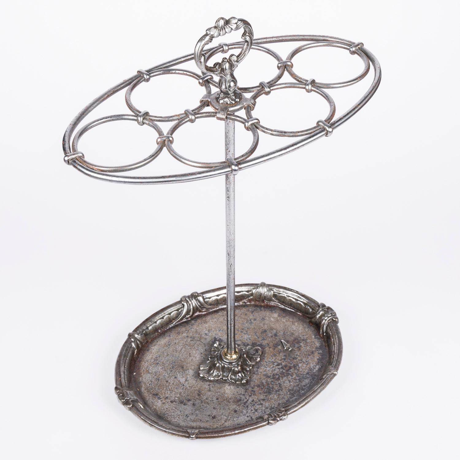 Stand ovale en fonte pour Sticks et Umbrella en vente 4