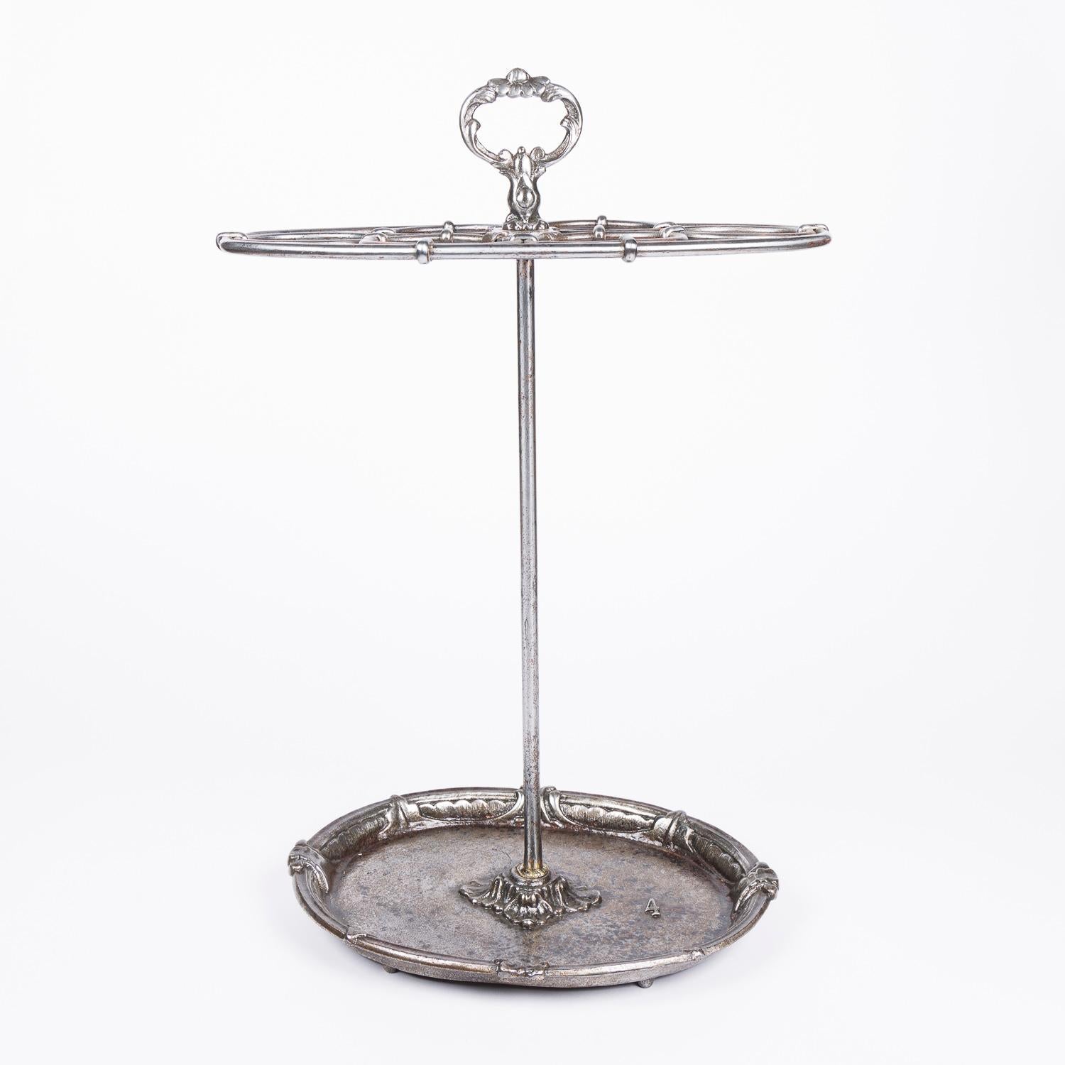 Anglais Stand ovale en fonte pour Sticks et Umbrella en vente