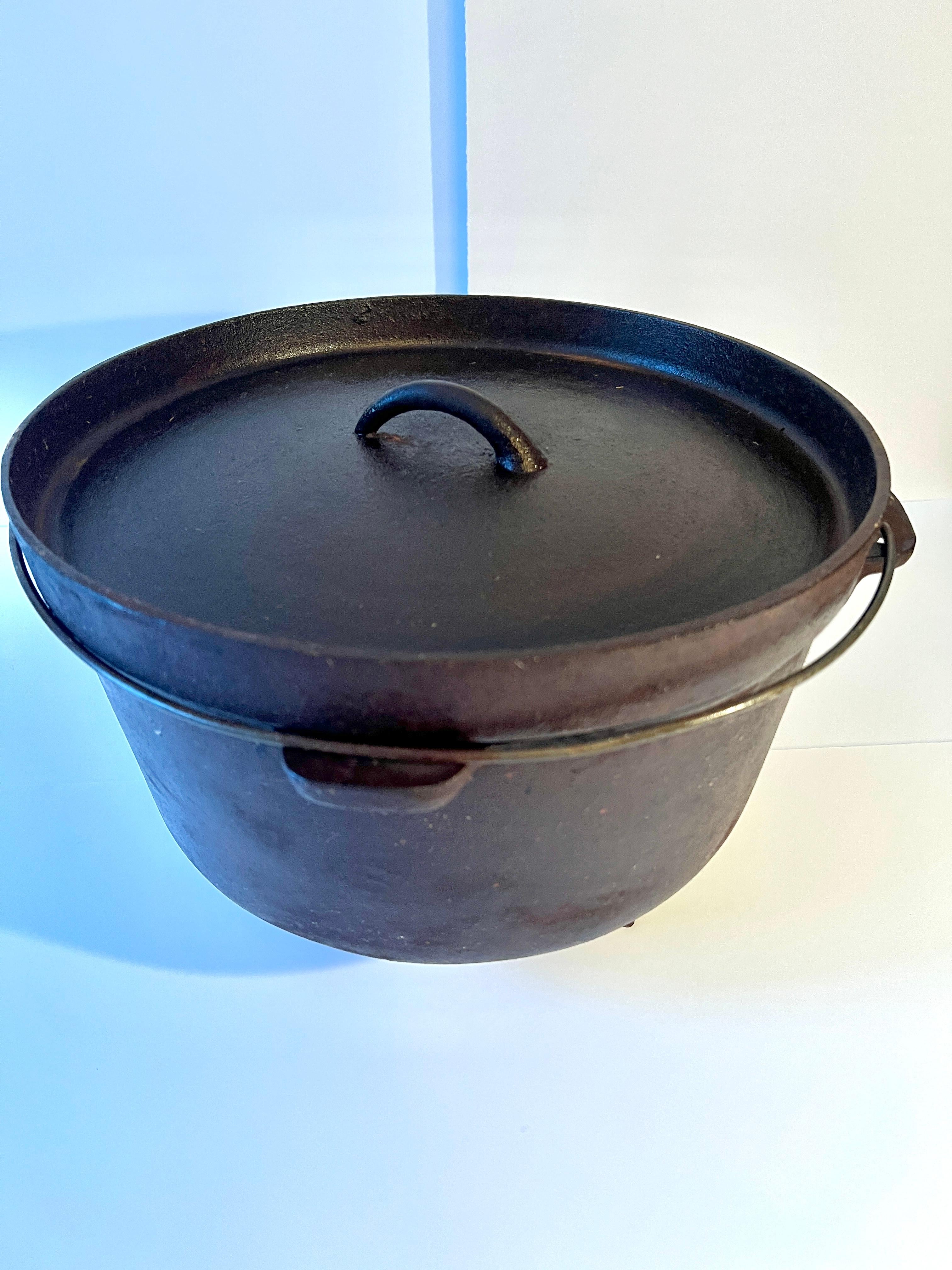 Cast Iron Pot or Cauldron on Three Lets with Handle For Sale 2