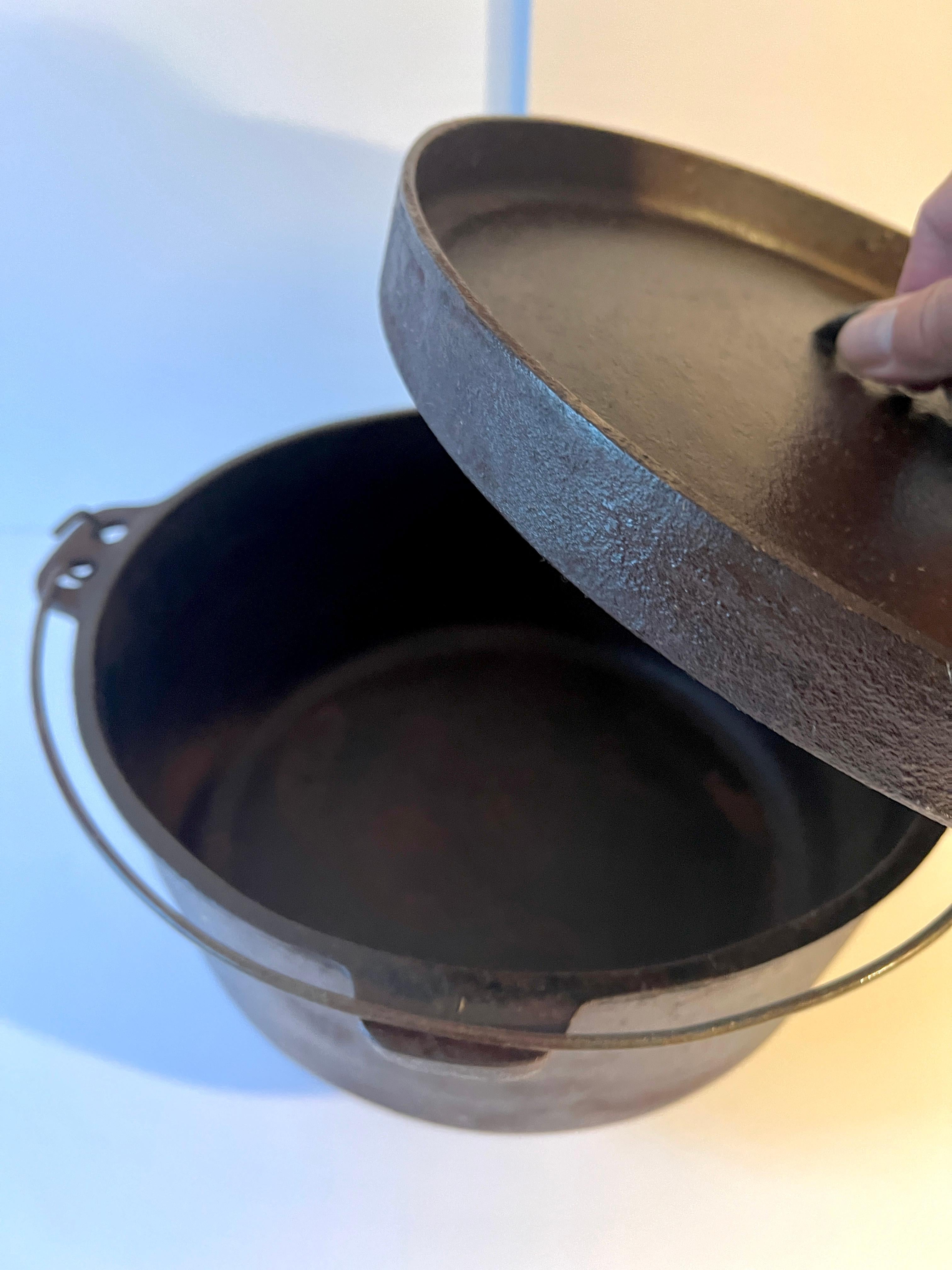 20th Century Cast Iron Pot or Cauldron on Three Lets with Handle For Sale