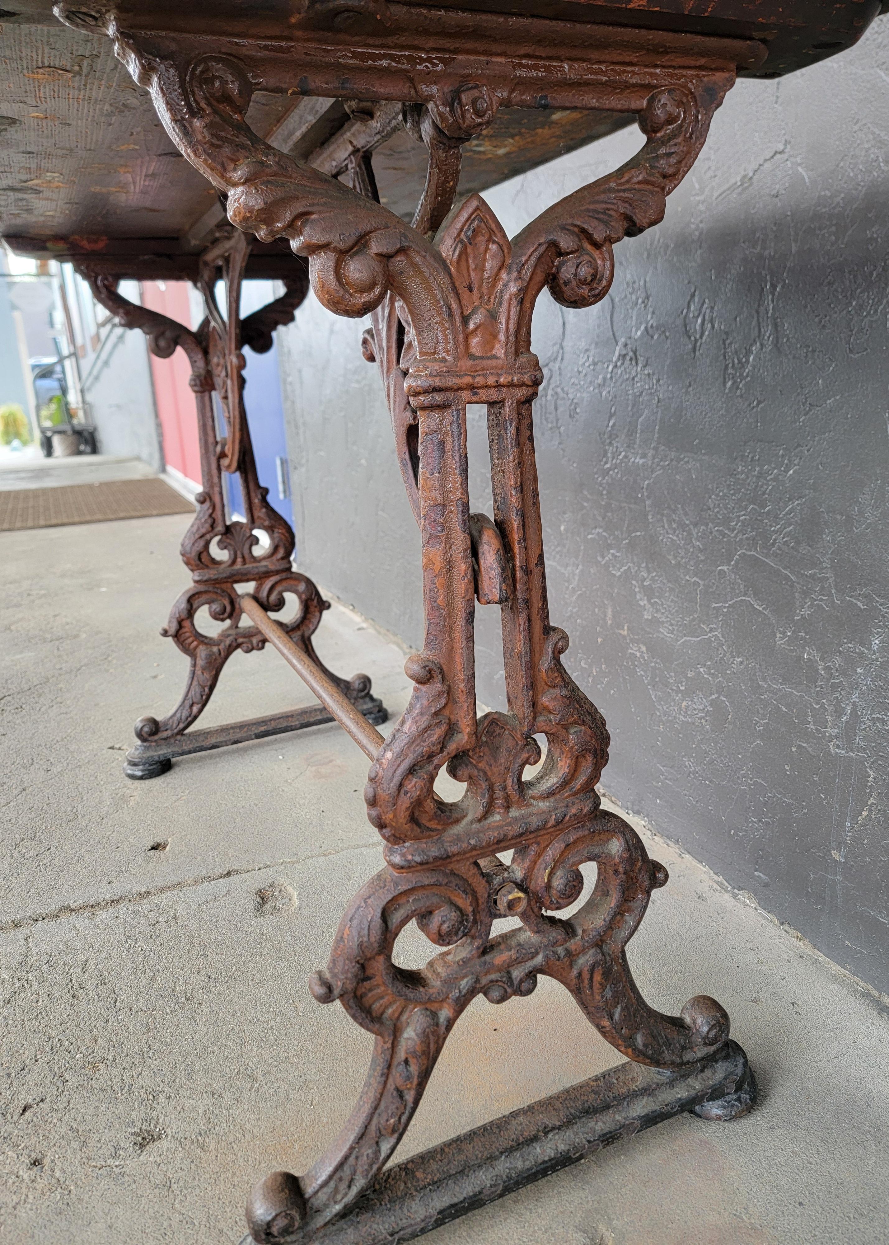 Américain Table de pub en fonte Circa. 1900 en vente