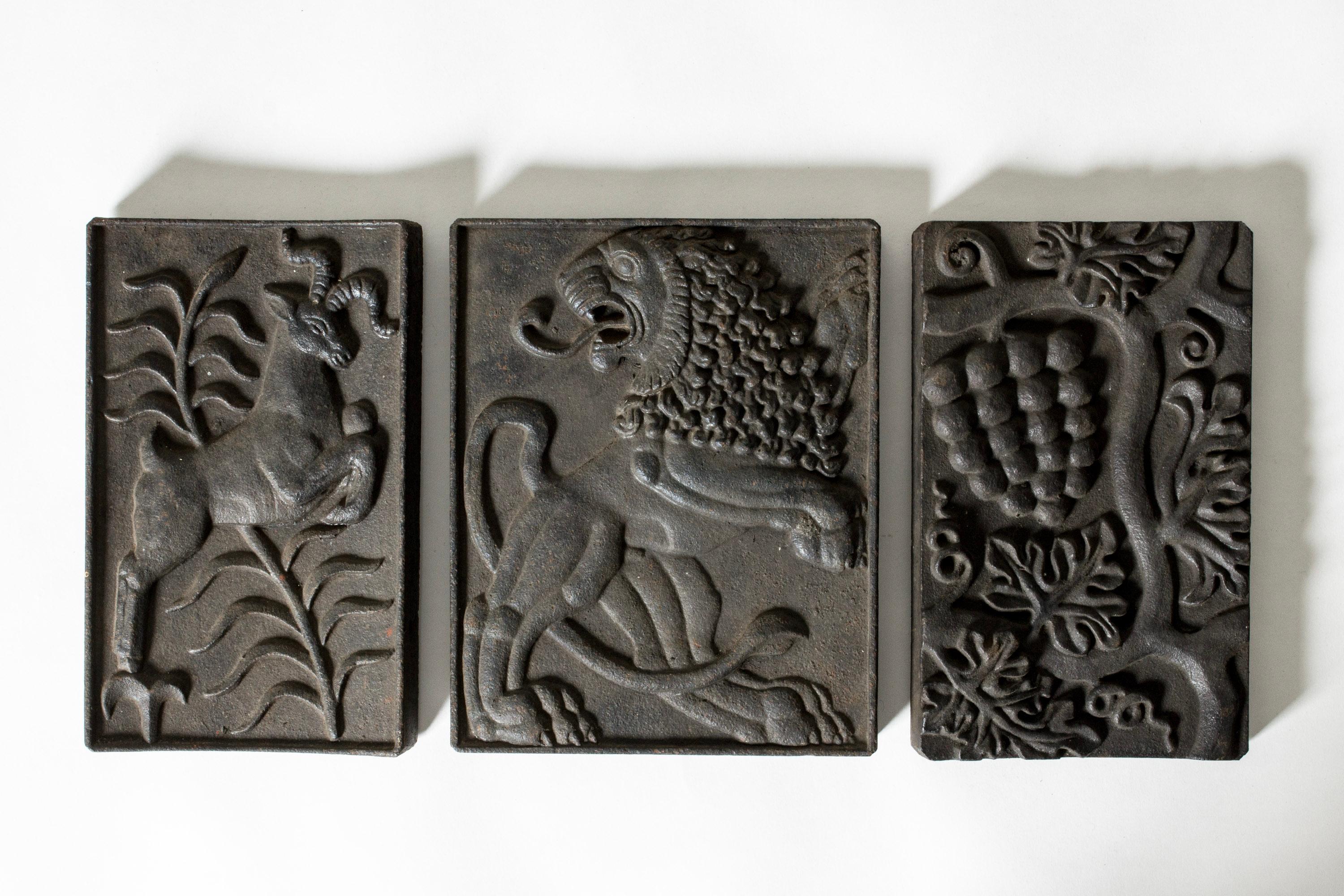 Cast iron relief by Anna Petrus for Näfveqvarns Bruk, Sweden, ca 1925 In Good Condition For Sale In Stockholm, SE