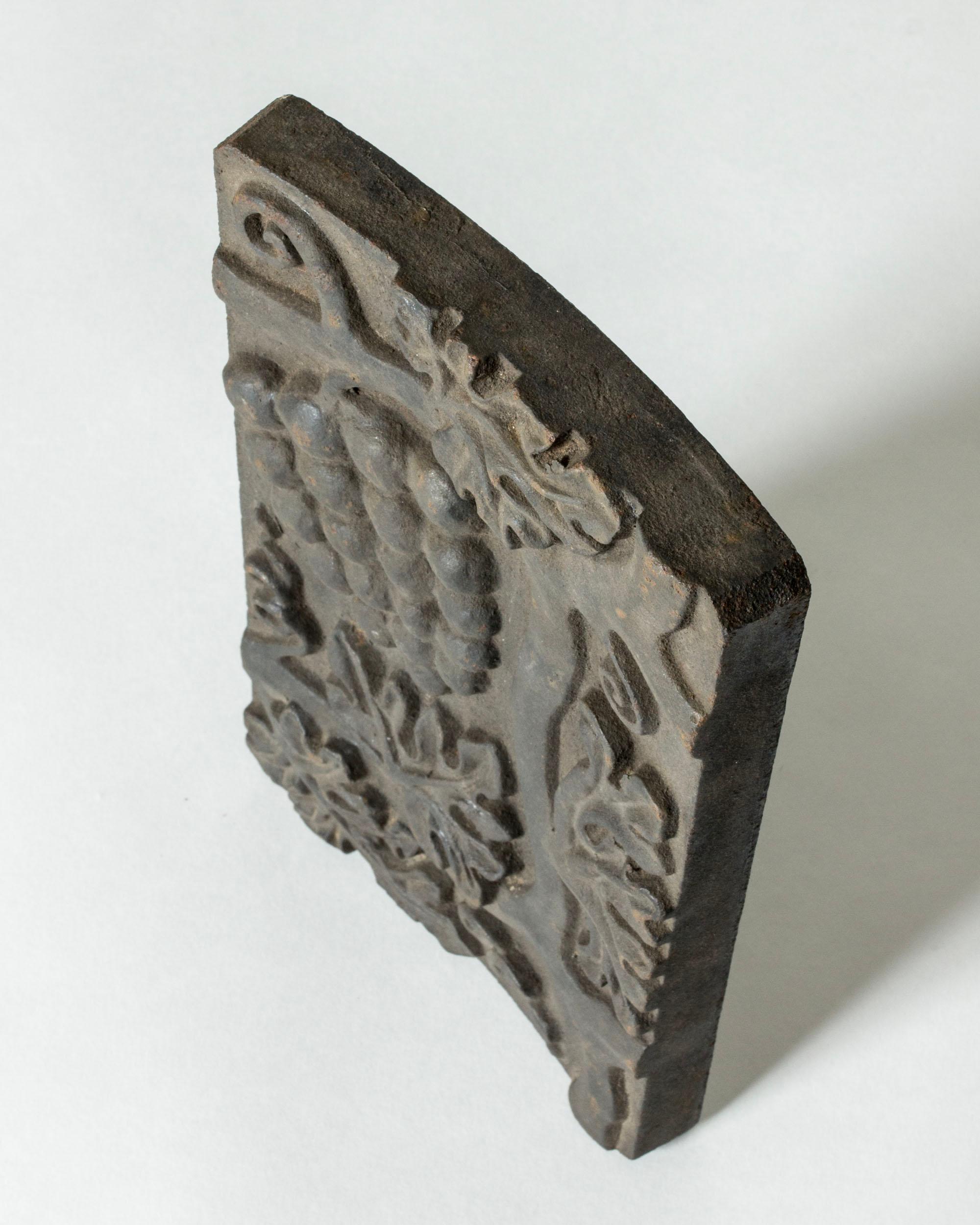 Cast iron relief by Anna Petrus for Näfveqvarns Bruk, Sweden, ca 1925 In Good Condition For Sale In Stockholm, SE