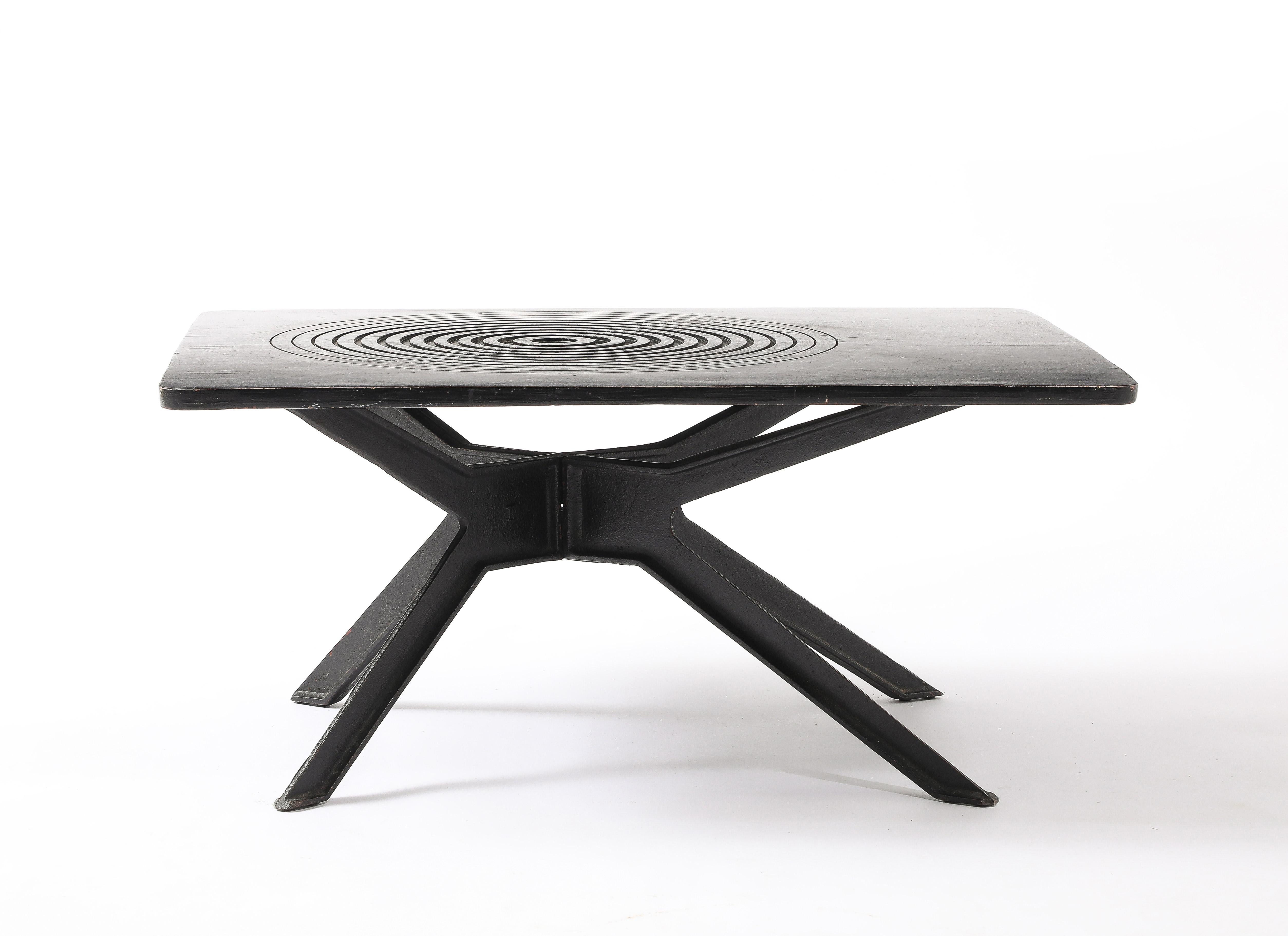 Table d'extrémité en fonte, Belgique, années 1960 Bon état - En vente à New York, NY