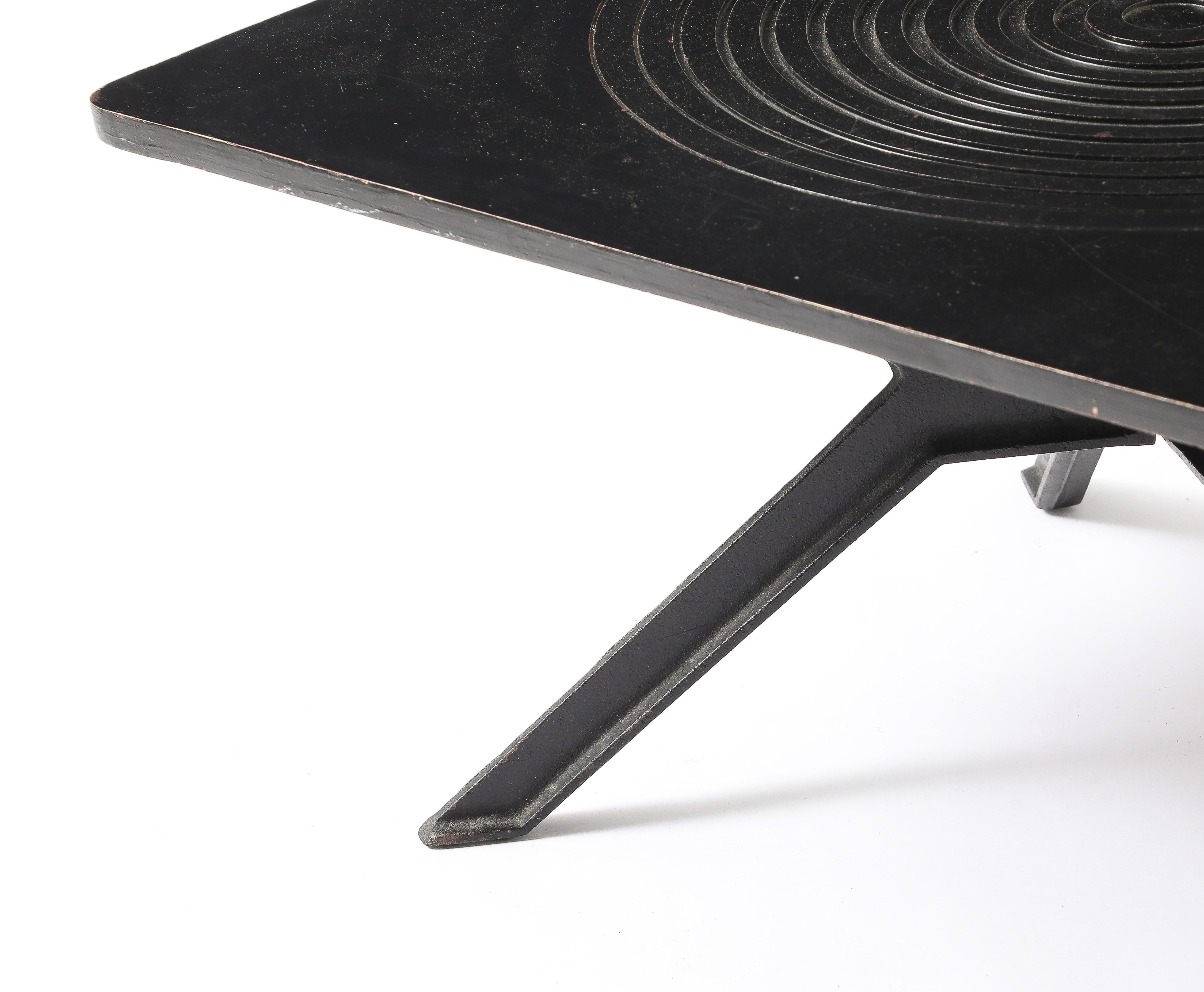 Table d'extrémité en fonte, Belgique, années 1960 en vente 1