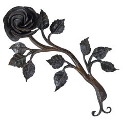 Rosenskulptur aus Gusseisen