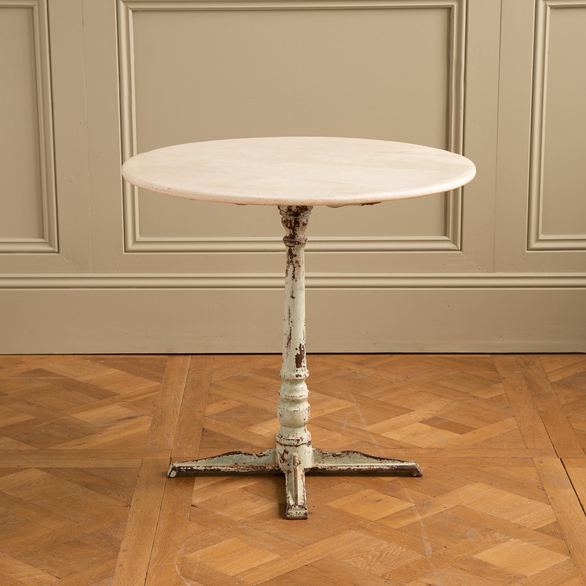 Cast Iron Round French Bistro Table/Garden Table with Marble Top In Good Condition In London, Park Royal