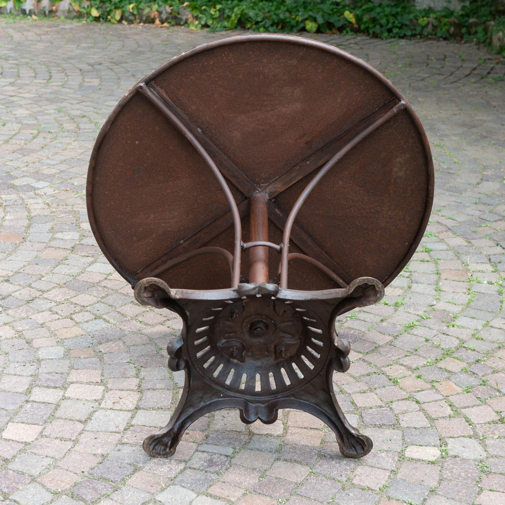 Machine-Made Cast Iron Round Table with Original Iron Top For Sale