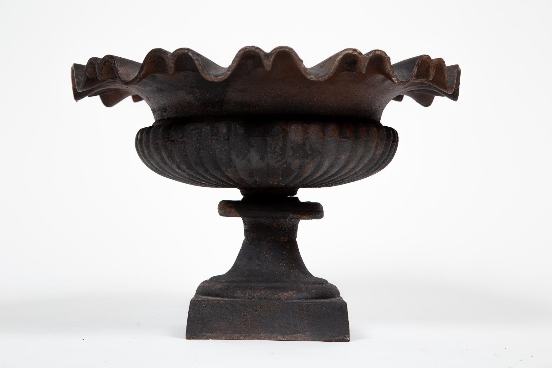Néoclassique Urne de jardin en fonte, vers 1920 en vente